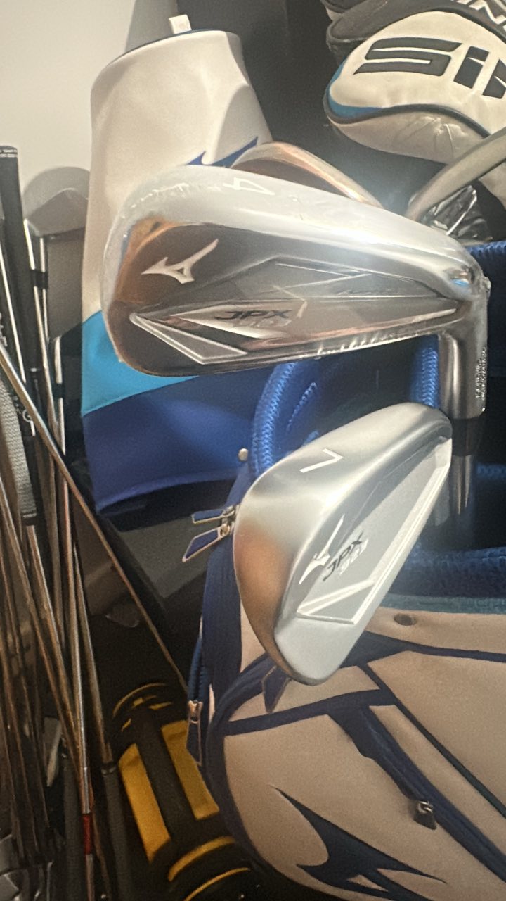 Comparing JPX 923 HM and Srixon ZX4 game improvement clubs