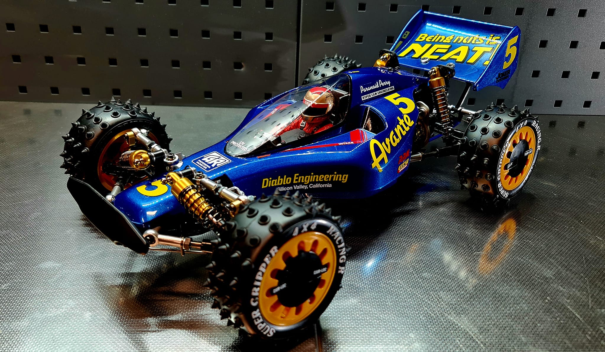 Tamiya Avante 1988 Mark 1 parts laid out