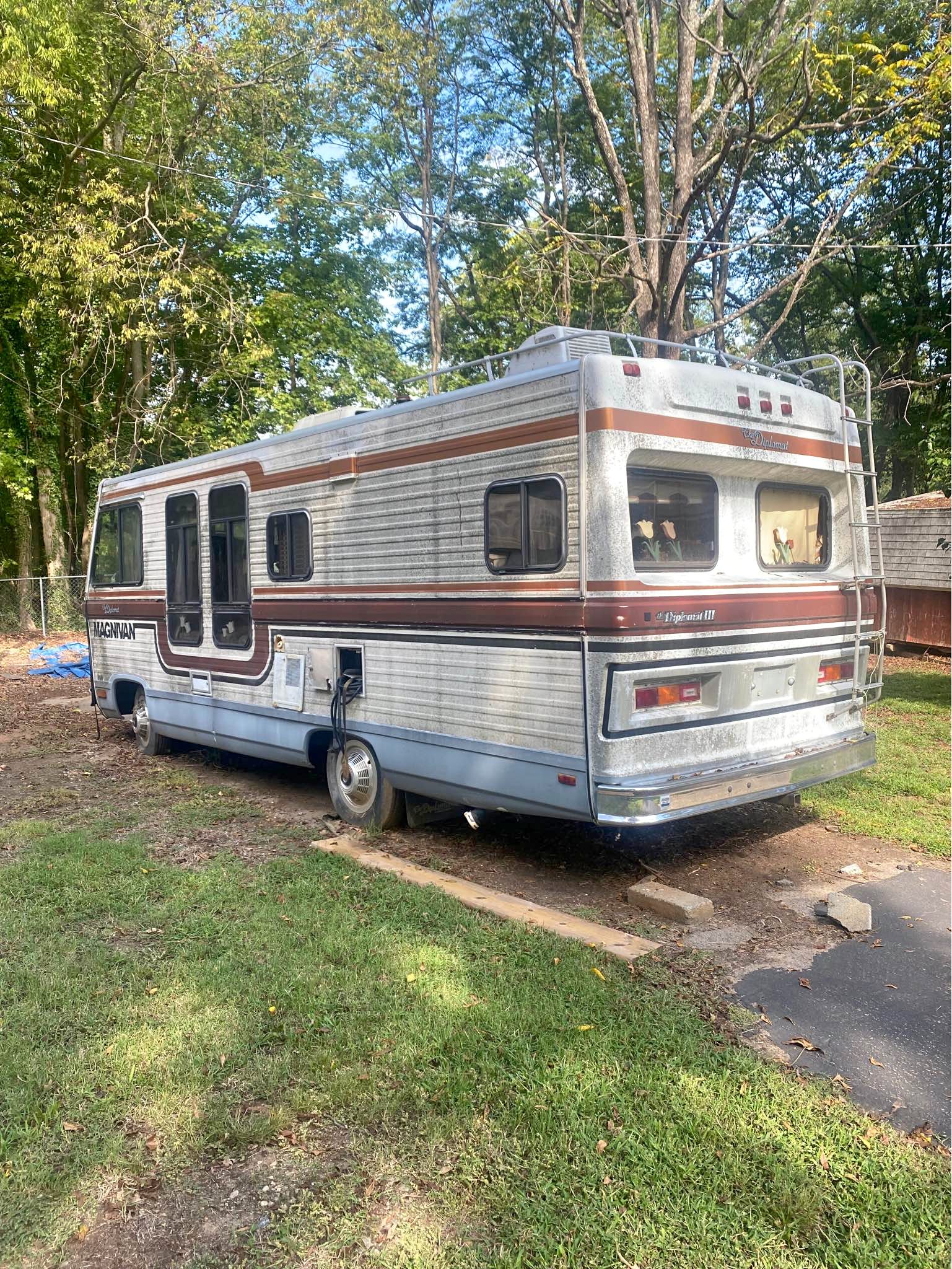 1980 Magnivan rv