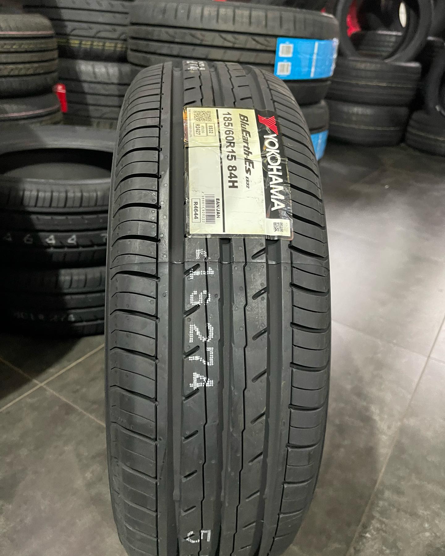 YOKOHAMA 185/60R15 7828 2023年 BlueEarth