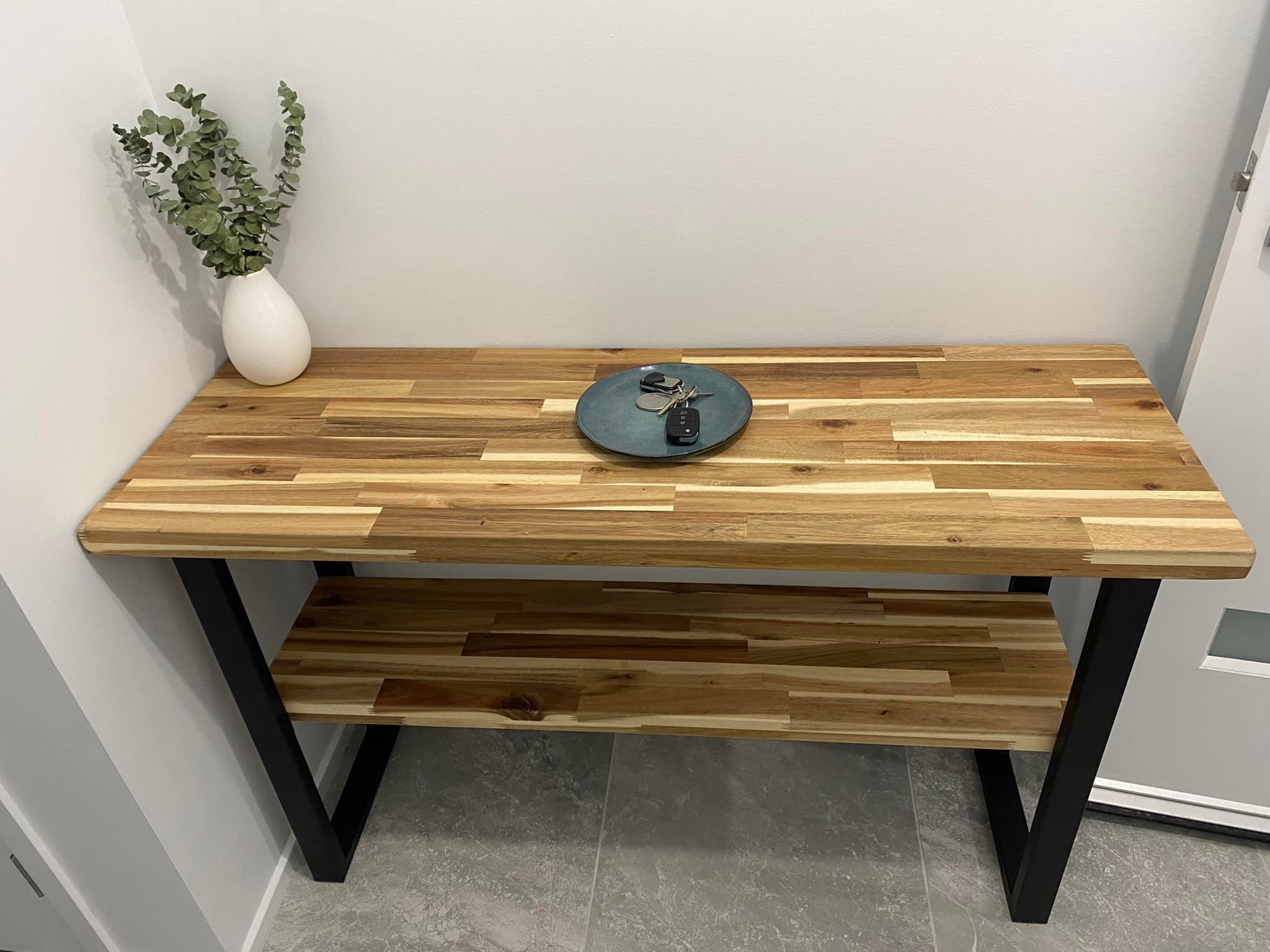 Has anyone got the Skogsta table in the smaller size (160x81x74cm 