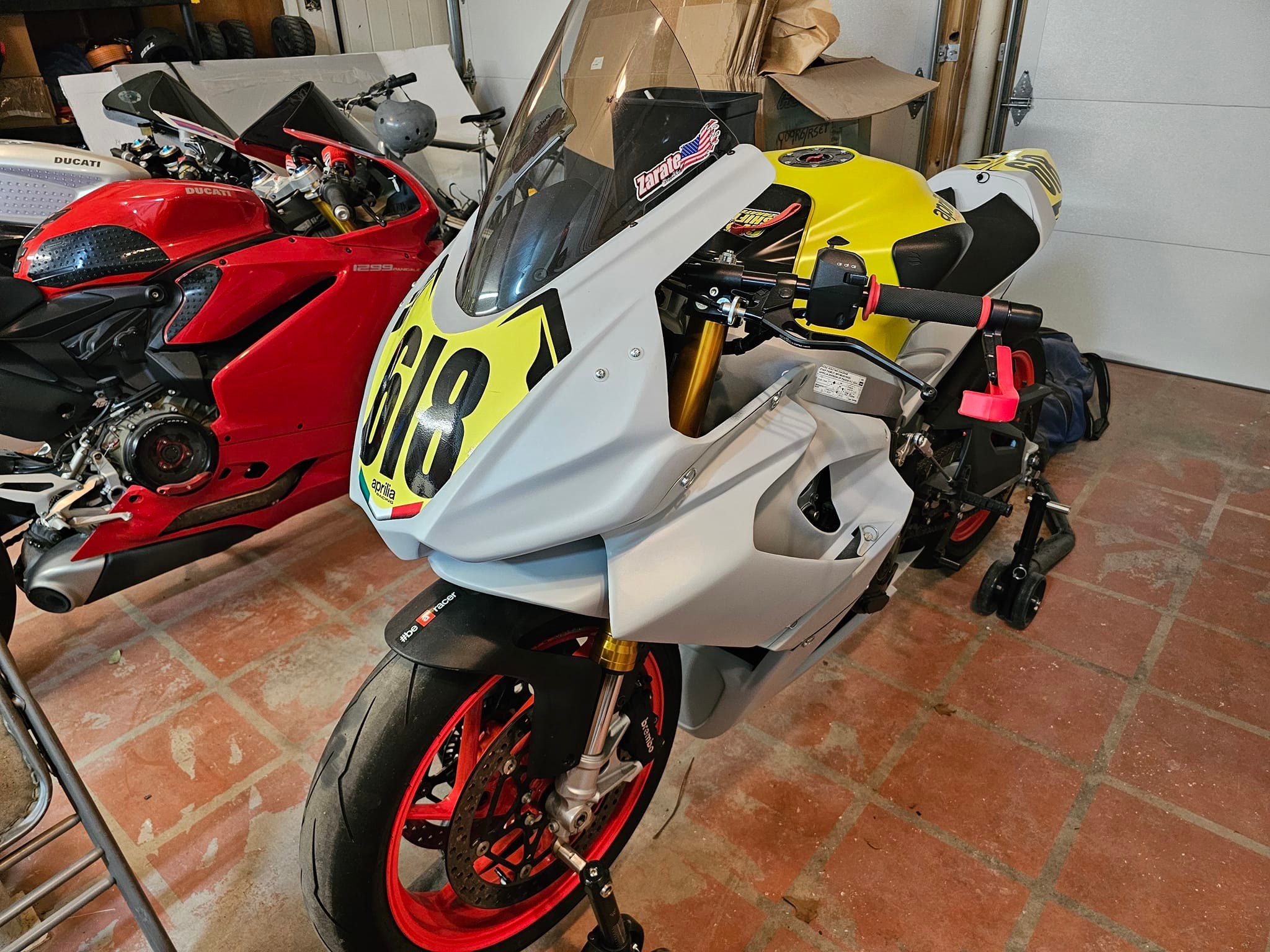 Which bike to convert to a track bike, 23' 4rr or 09' 1198s?