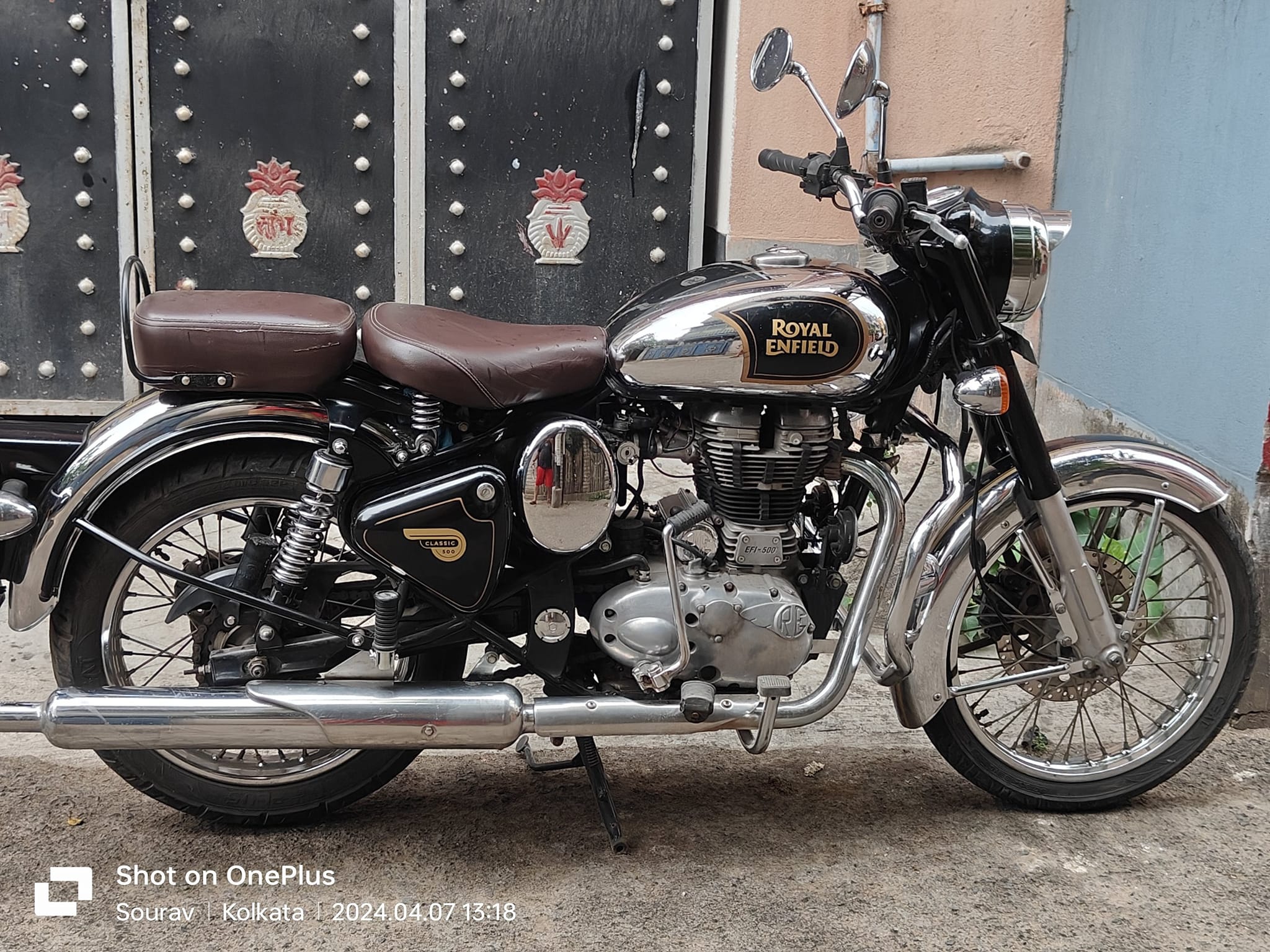 Royal Enfield Classic 500 Chrome Black motorcycle