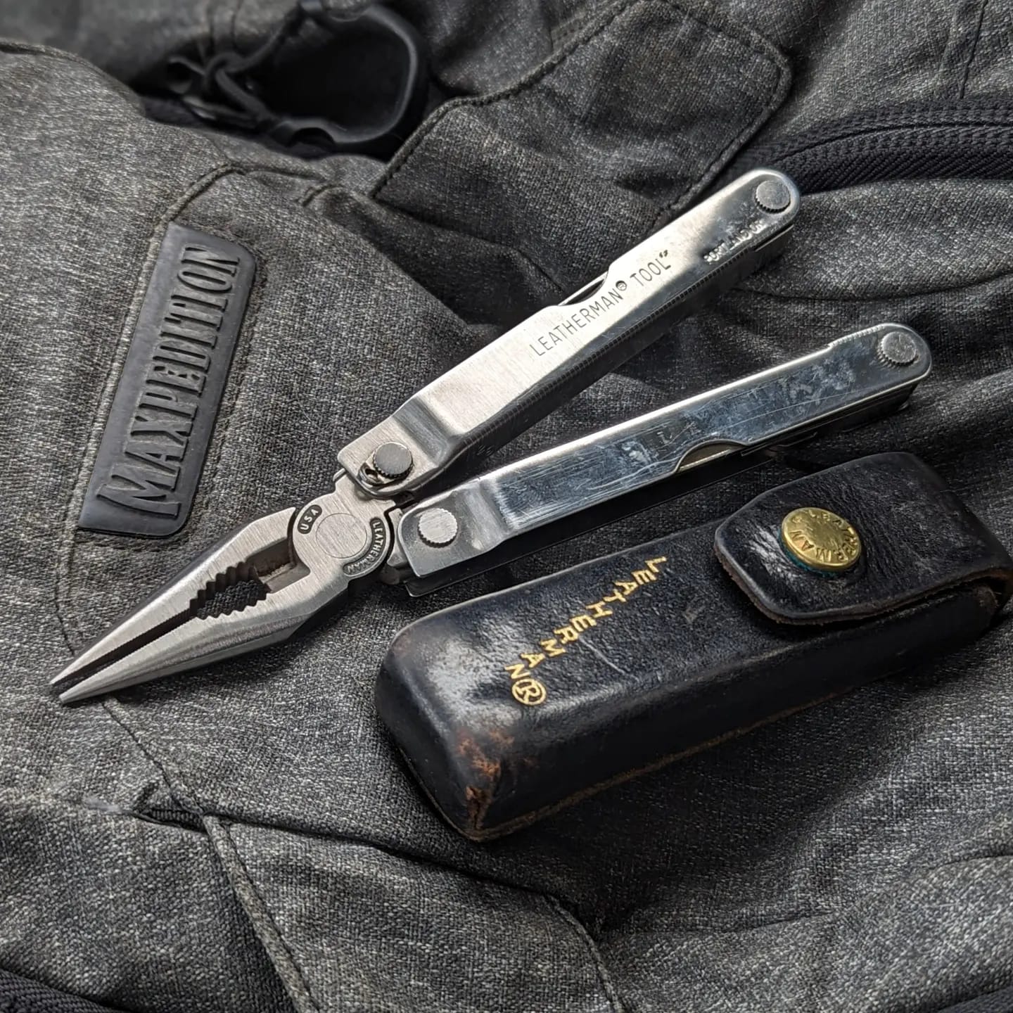 Brief graphic comparison between the Leatherman PST II and a 