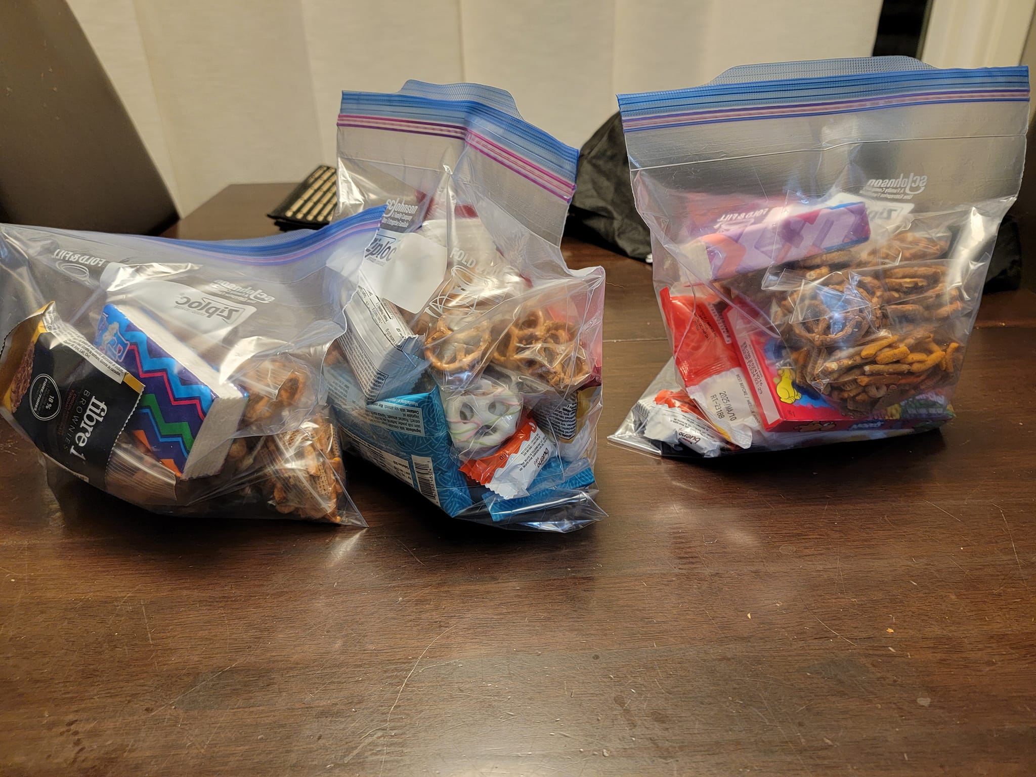 What are the rules for bringing snacks into Mexico through customs?
