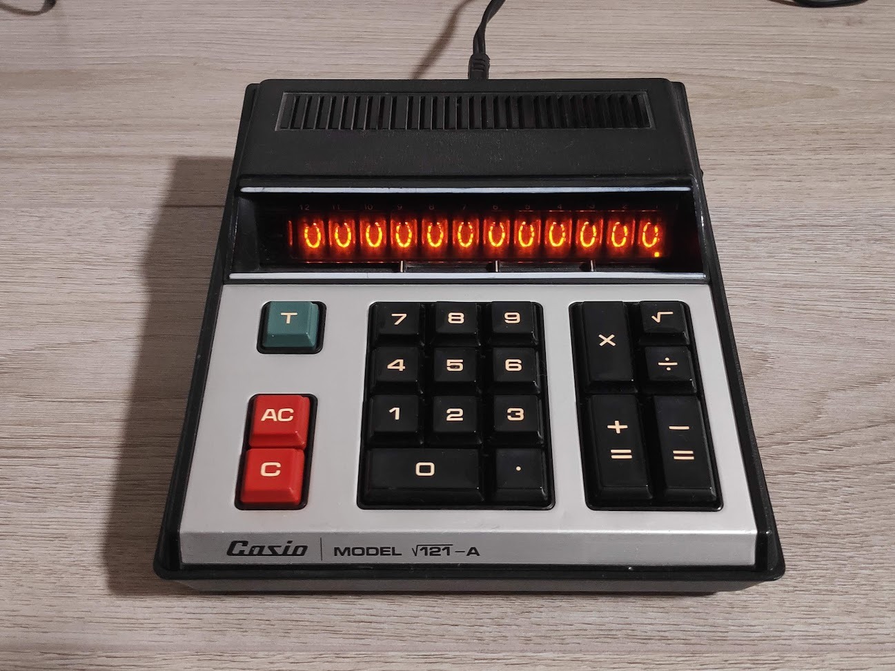 Fixing a 1972 Casio squareroot 121-a calculator