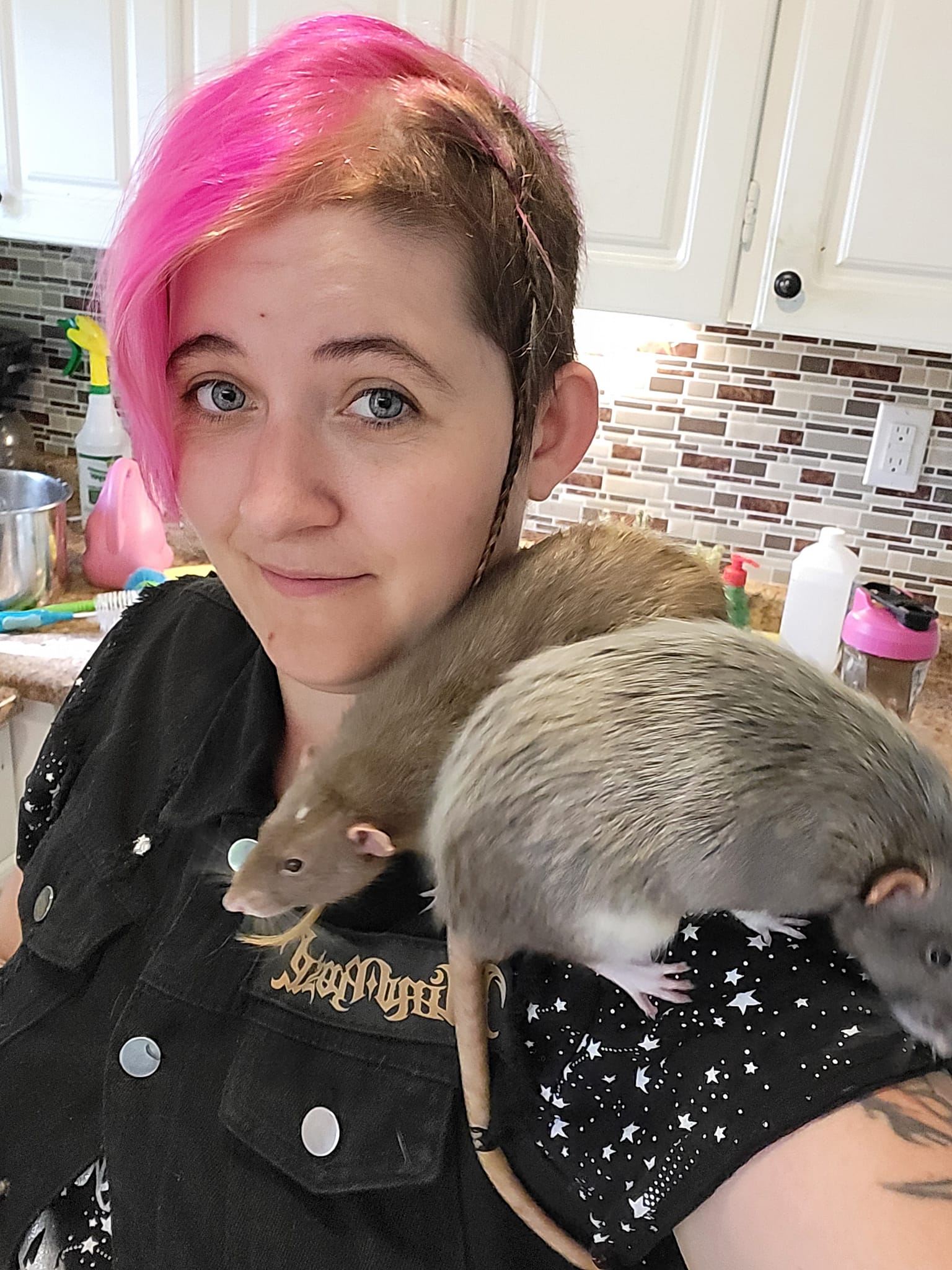 What specific outfits or clothing do rat owners wear when handling 