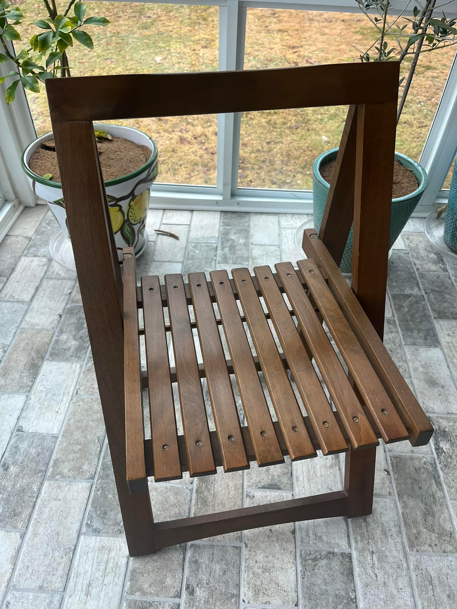 Crafted in the 1960s. these versatile Trieste slatted folding