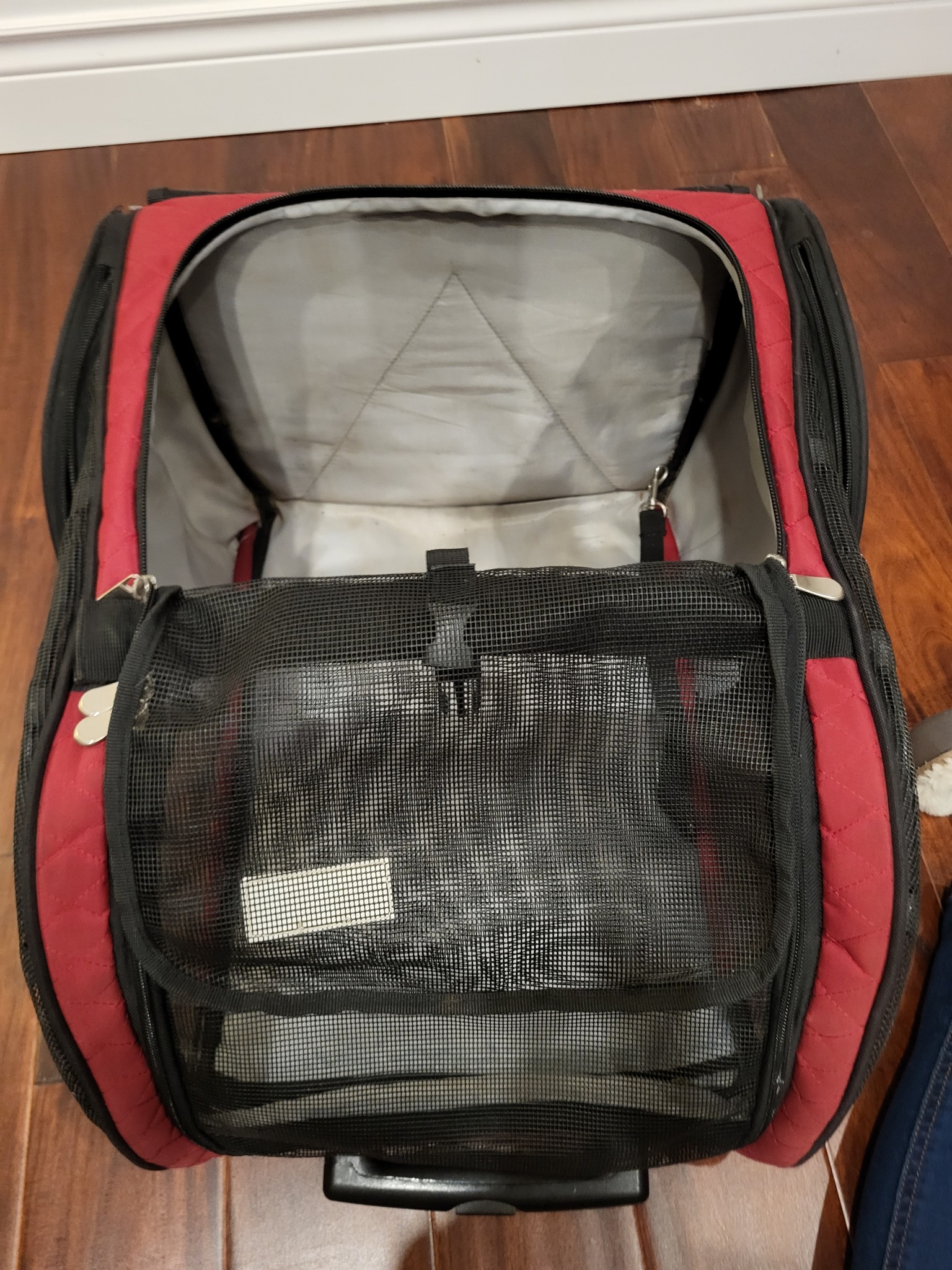 Bape abc milo pet carrier, $169 NSTNUCTION МАзи ANEDER MAMEAL ្ន