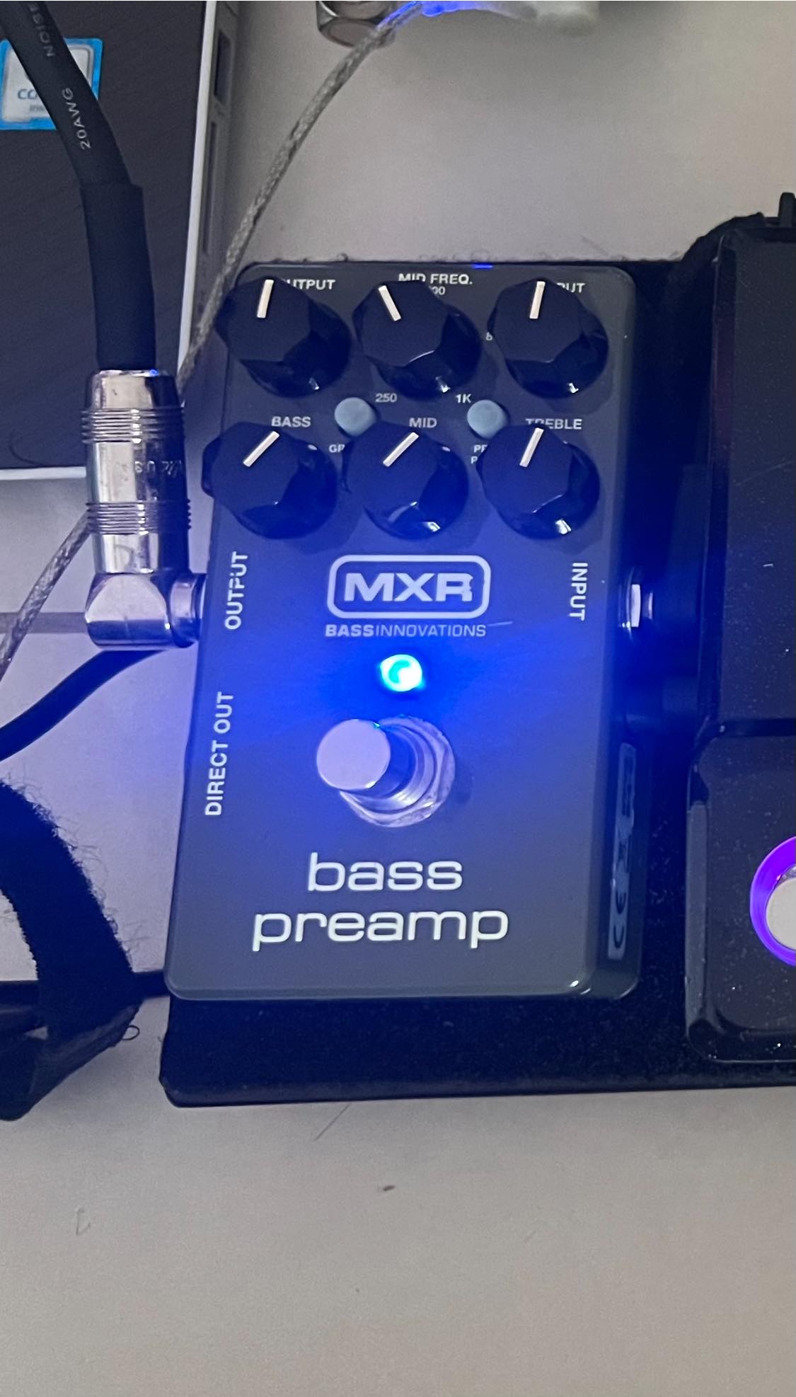 Pédale Préampli Basse MXR Bass Preamp - EQ 3 Bandes - Sortie Directe - Pour Scène Et Studio