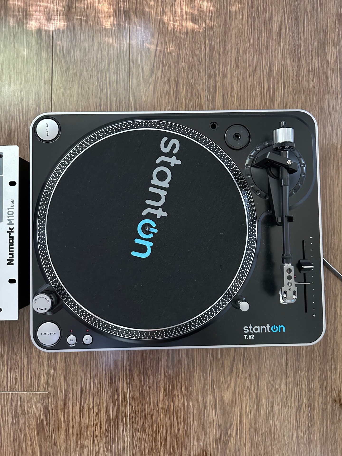Fully portable turntables + DJ mixer based on the cult classic