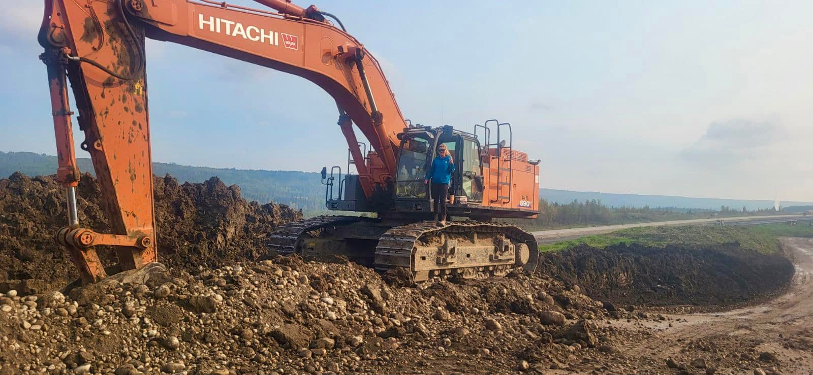 Experienced excavator operator available for side gigs on Kauai