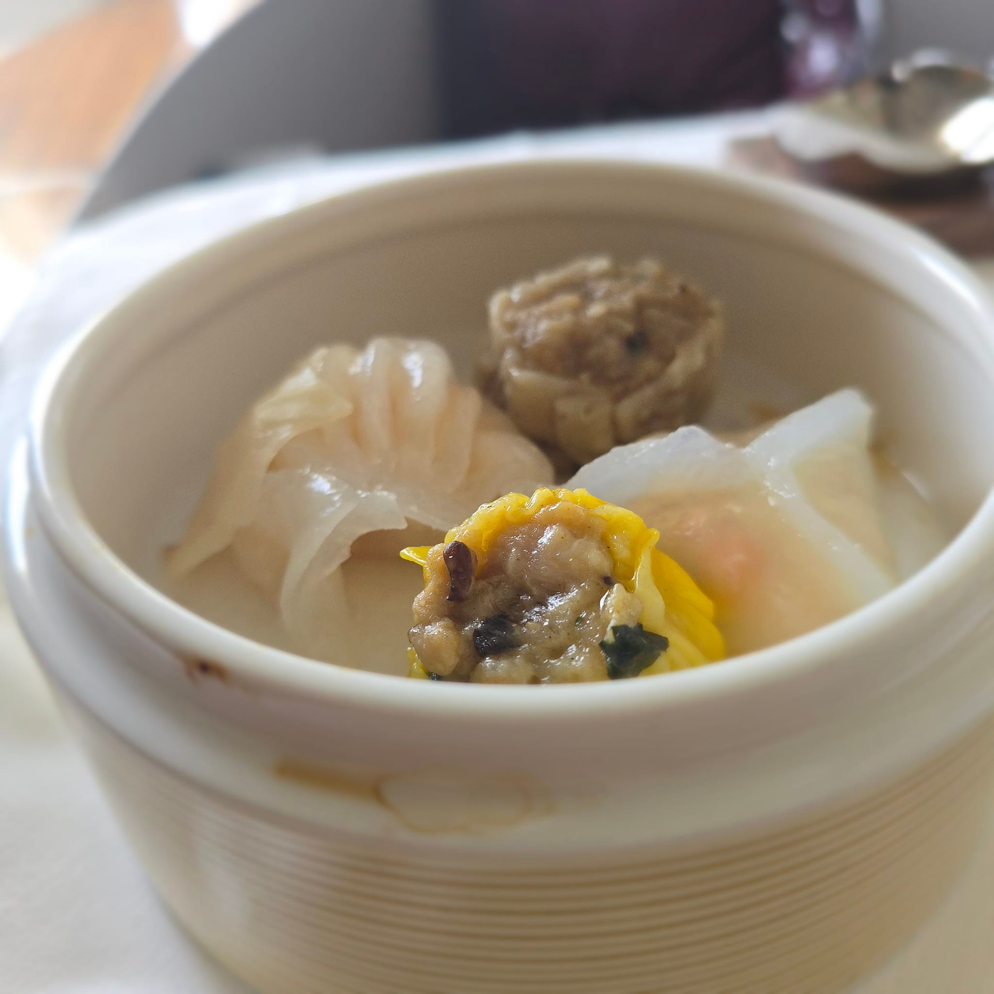 CX548 first class flight review: tasty dim sum and congee