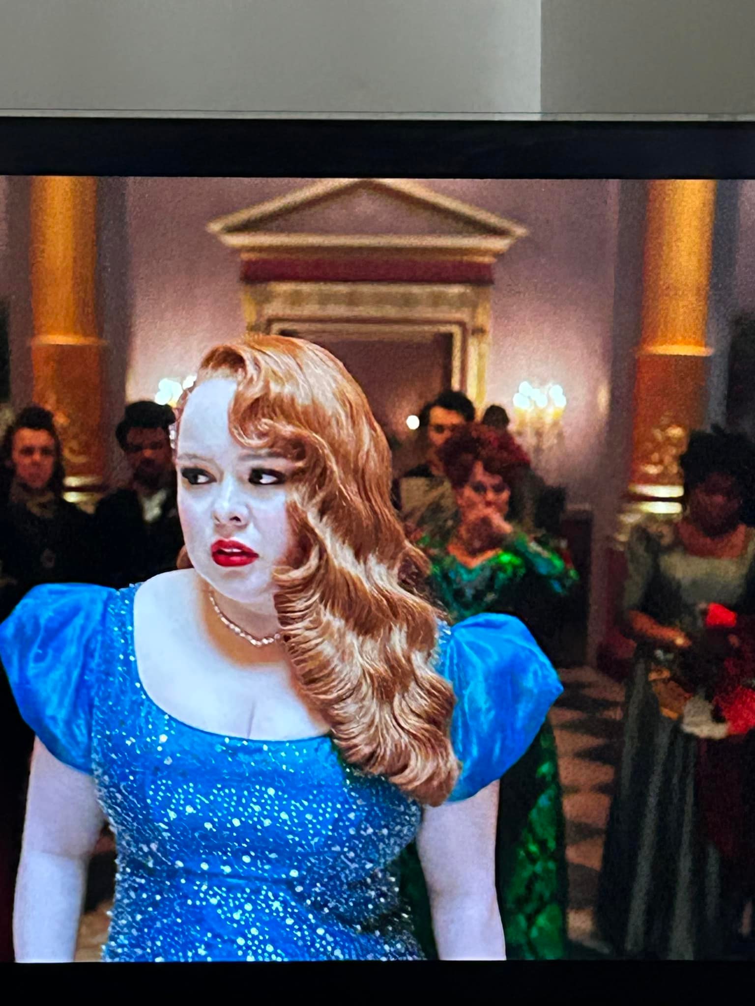 Penelope's gown changes from Featherington green to Bridgerton blue