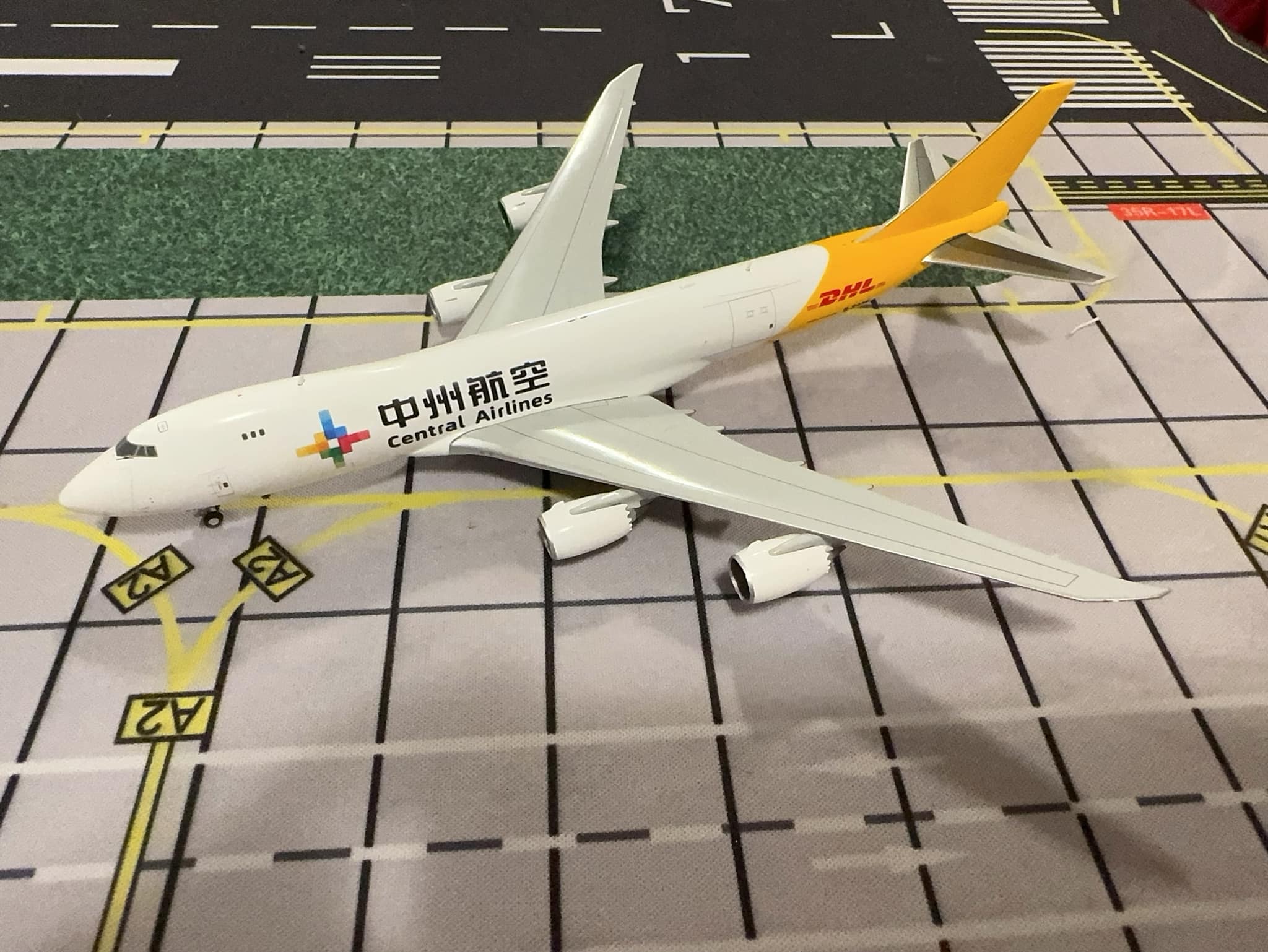 JC Wings 1:400 B747-8F custom Central Airlines / DHL fantasy