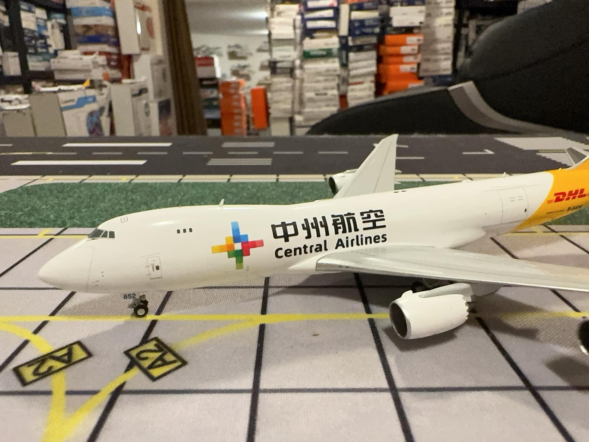 JC Wings 1:400 B747-8F custom Central Airlines / DHL fantasy