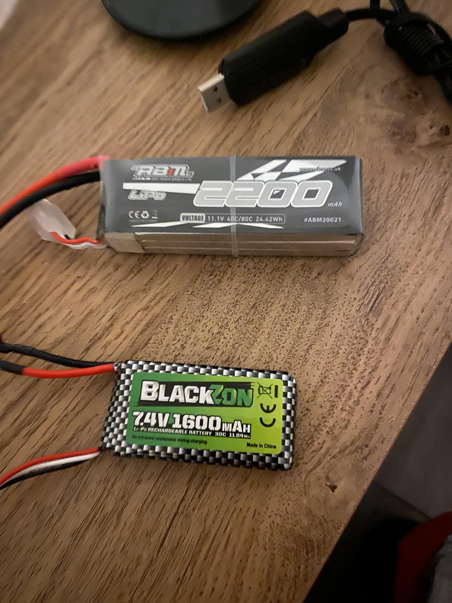 Hi I've bought a black zon Smyter for a my son for Christmas. It says on the box 3s capable but the battery won't fit where it's supposed to go as it's