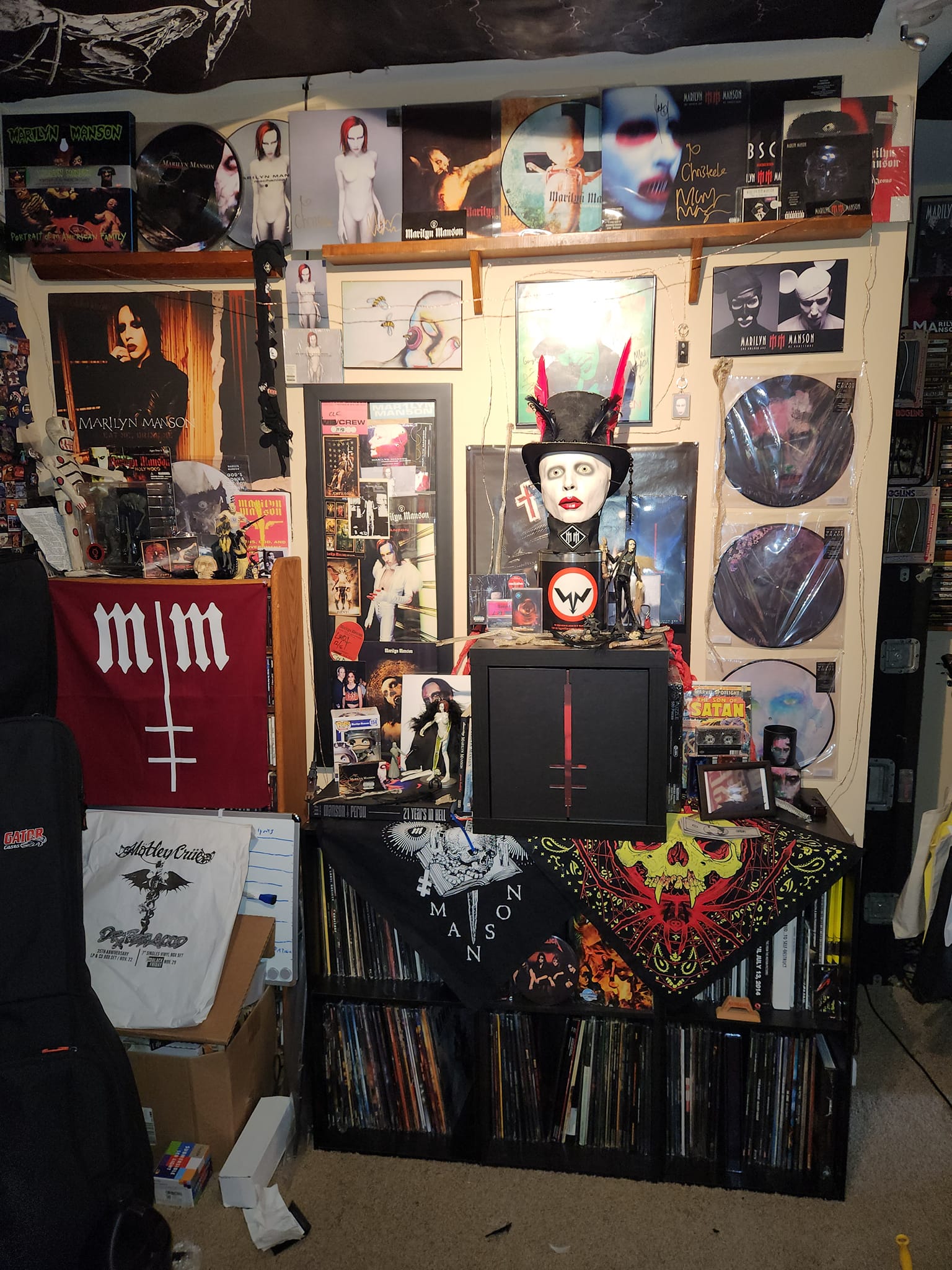 Marilyn Manson vinyl box set fits in new cube