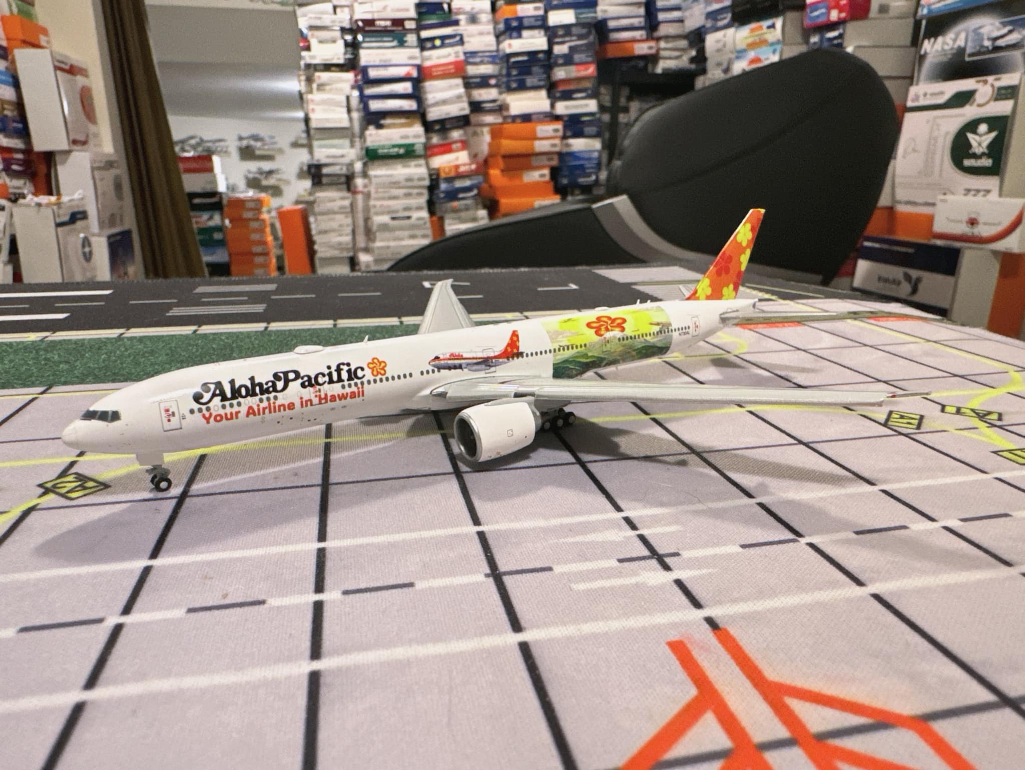 JC Wings 1:400 ANA - All Nippon Airways Boeing 777-300 Flaps Down