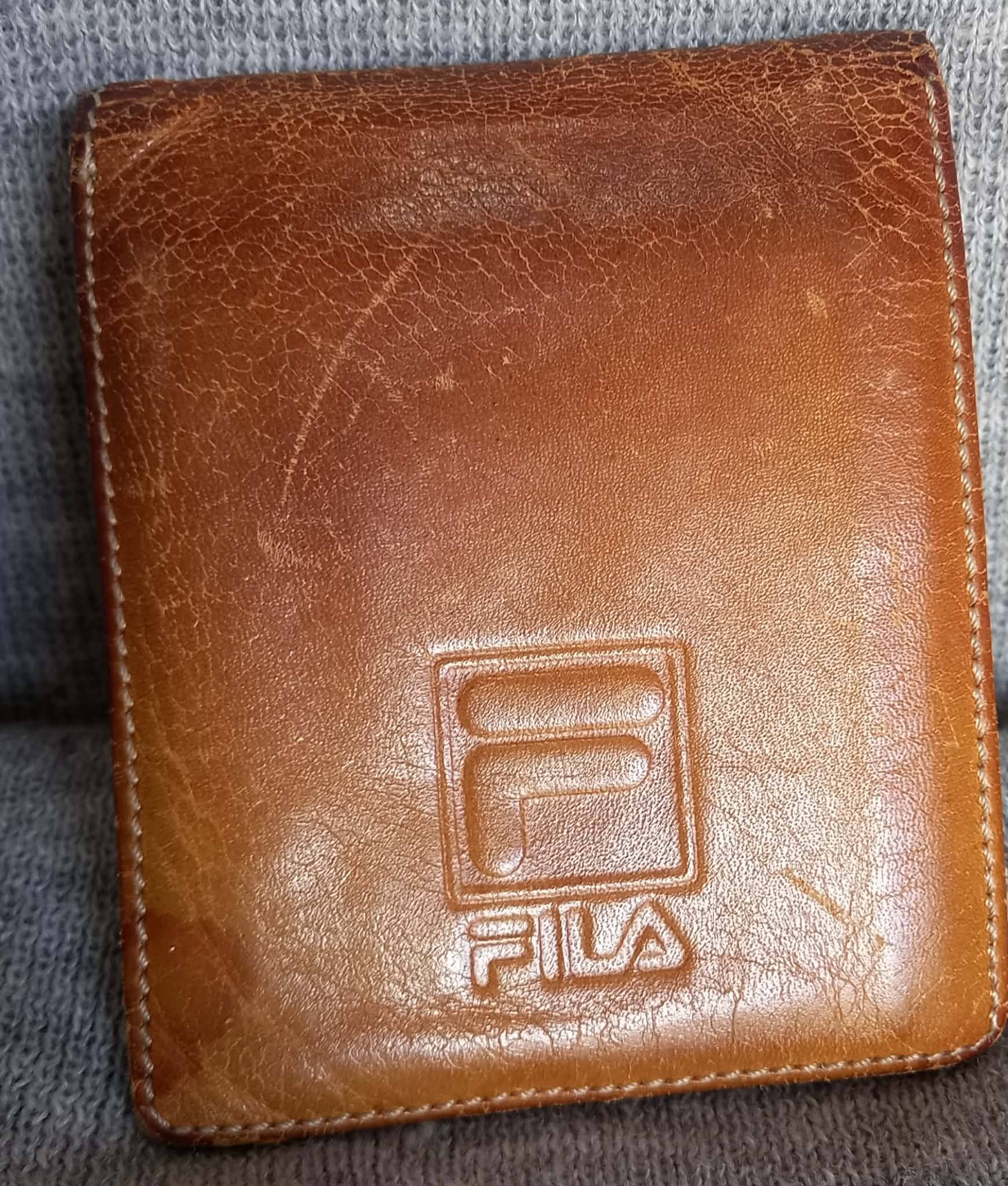 New Arrivals ?? ☘️ This is a vintage FIL* brown leather bifold 