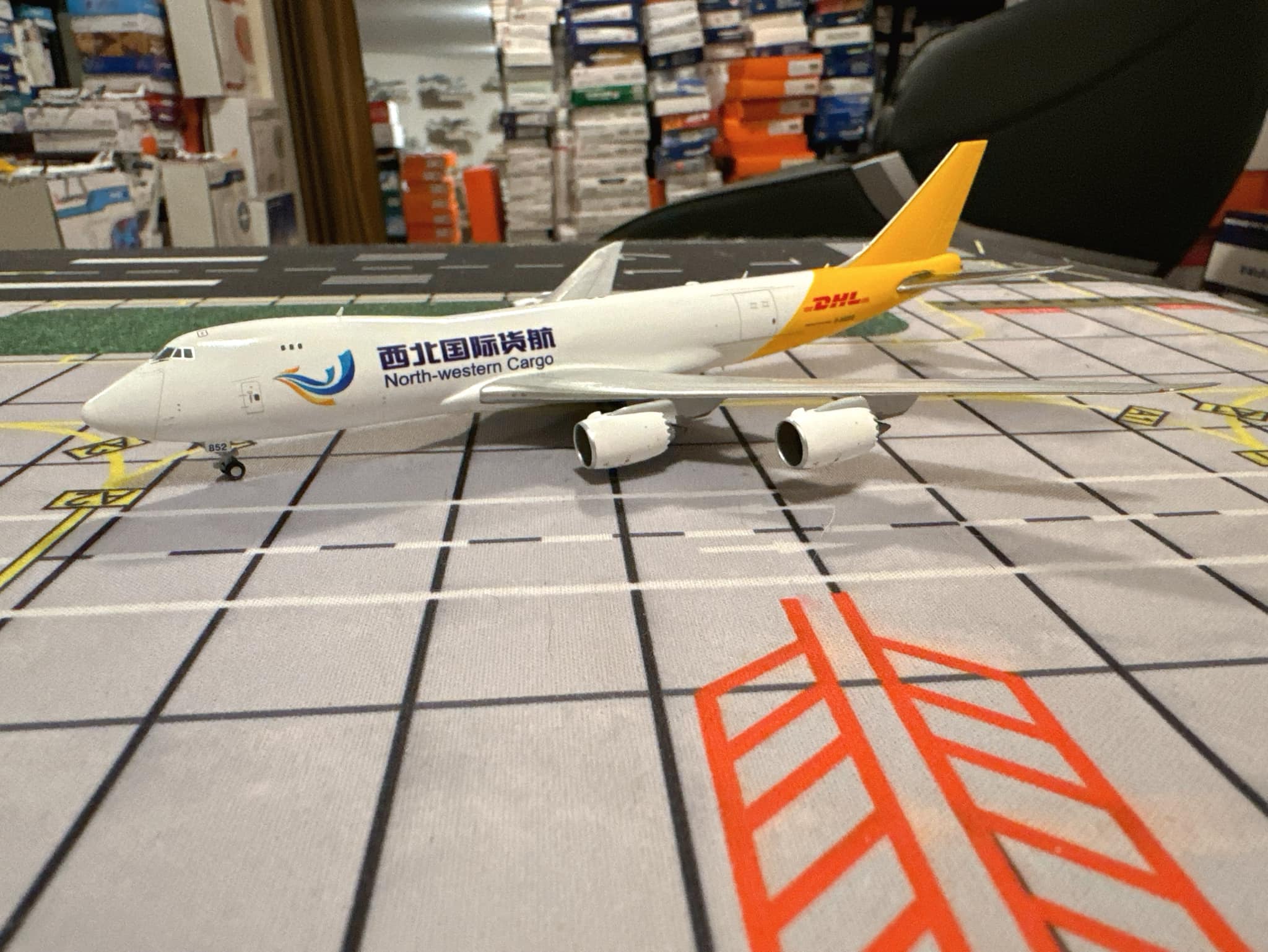 N BOEING 747-8F Seattle Seahawks 1/200 Boeing unveils Seattle