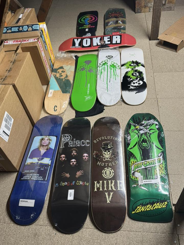 Collecting vintage skate shirts from 90's-2000's