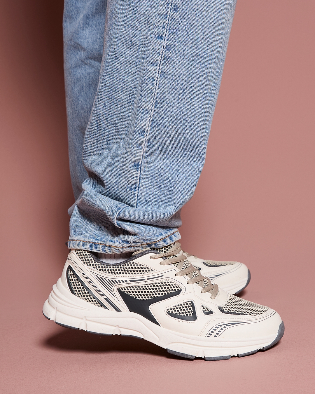 Get your spring sneakers on SUPER DEAL📢🌸🌷 All sneakers >> 157