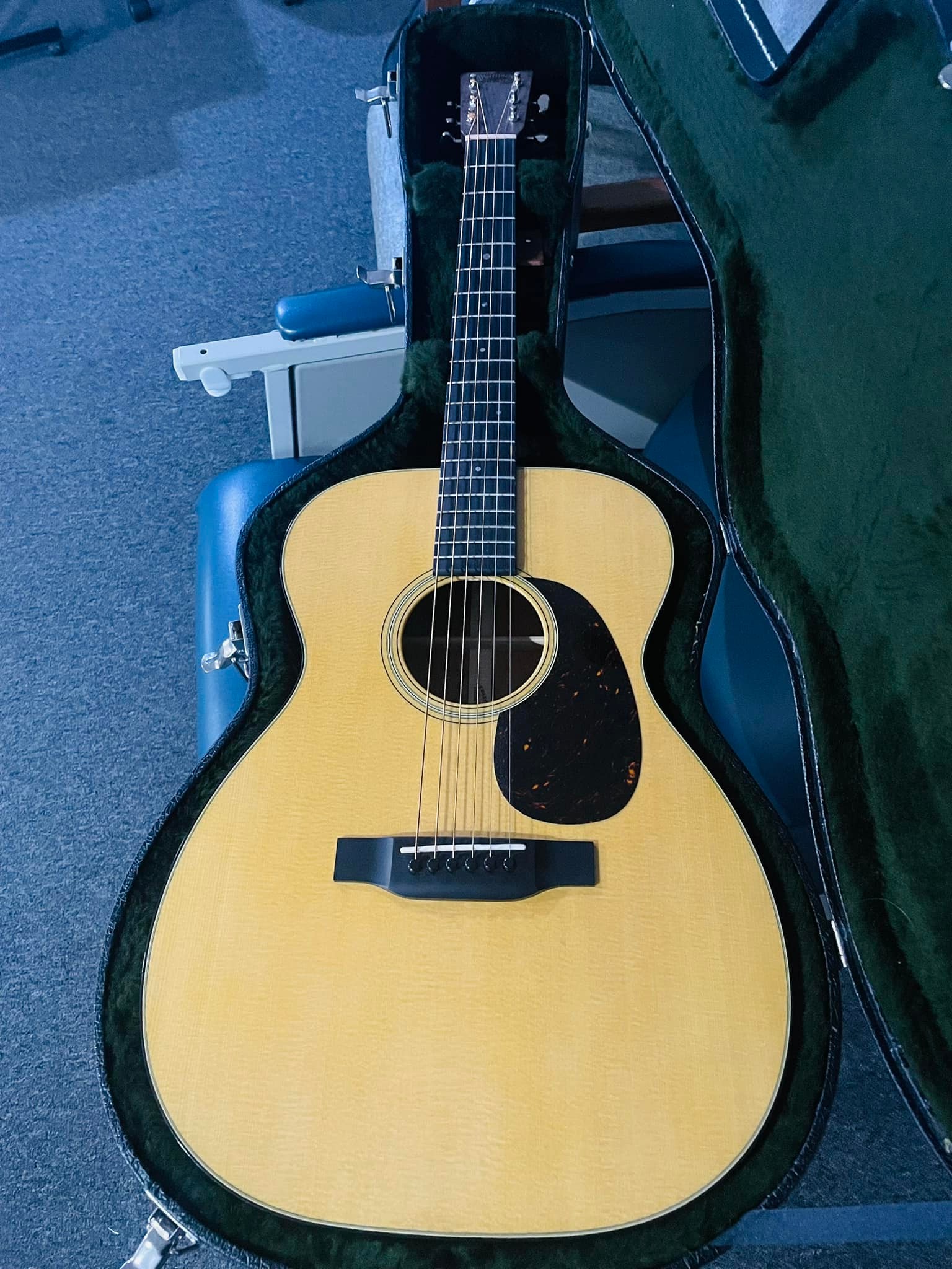 Martin 00-18 guitar in great condition