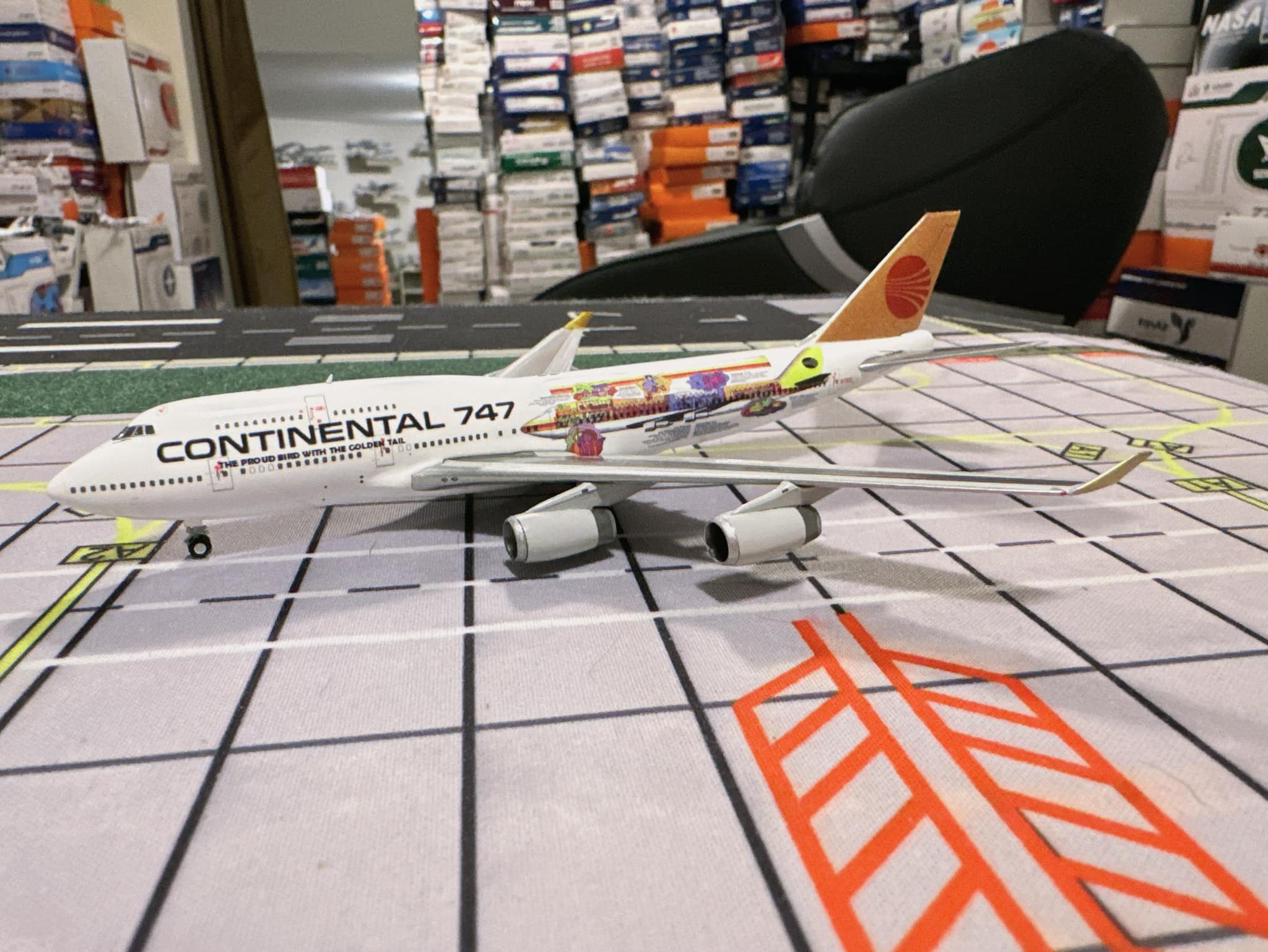 JUST LANDED! GeminiJets 1:200-scale Thai Airways The Boeing