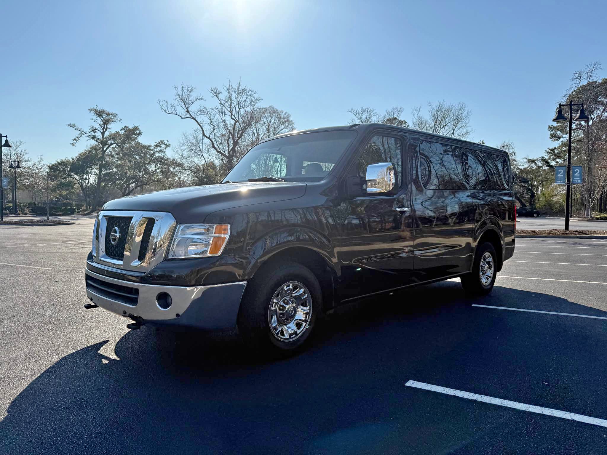 2014 Nissan NV3500 HD Passenger · SL Van 3D - Commercial Vehicles ...