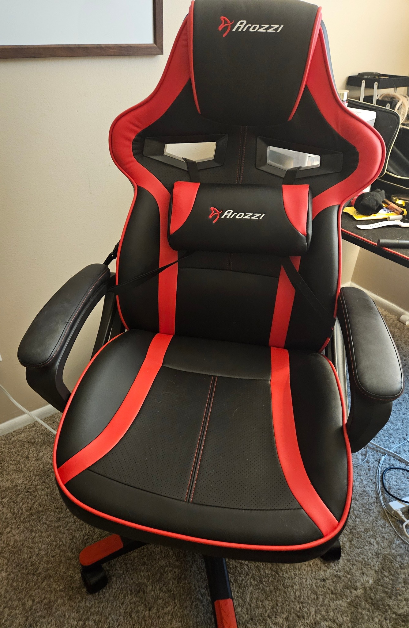 Arozzi Arena Fratello™ Bureau Gaming Avec Tapis De Souris Intégré Rouge - Gestion Câbles & Stabilité