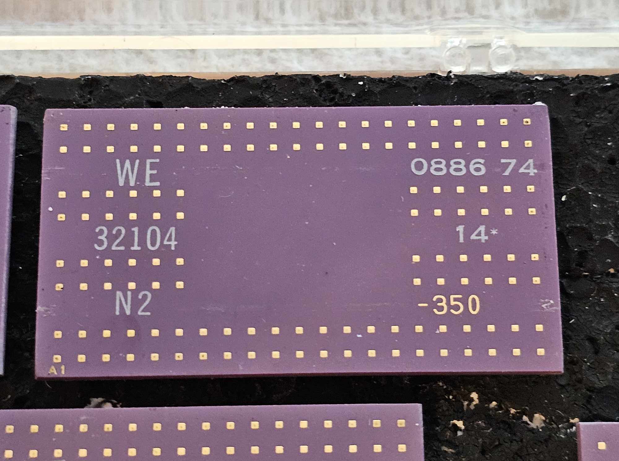 ハリー Bellmac-4 support chips and WE32100 32-bit CPU