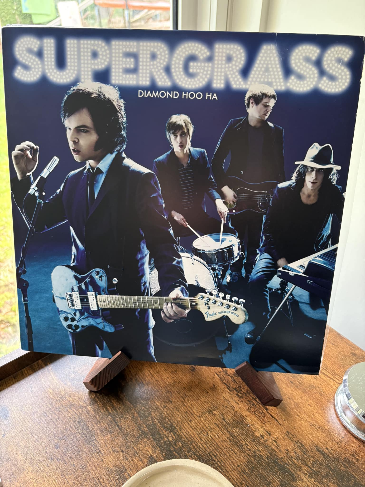 Supergrass releases single Moving on September 6 1999