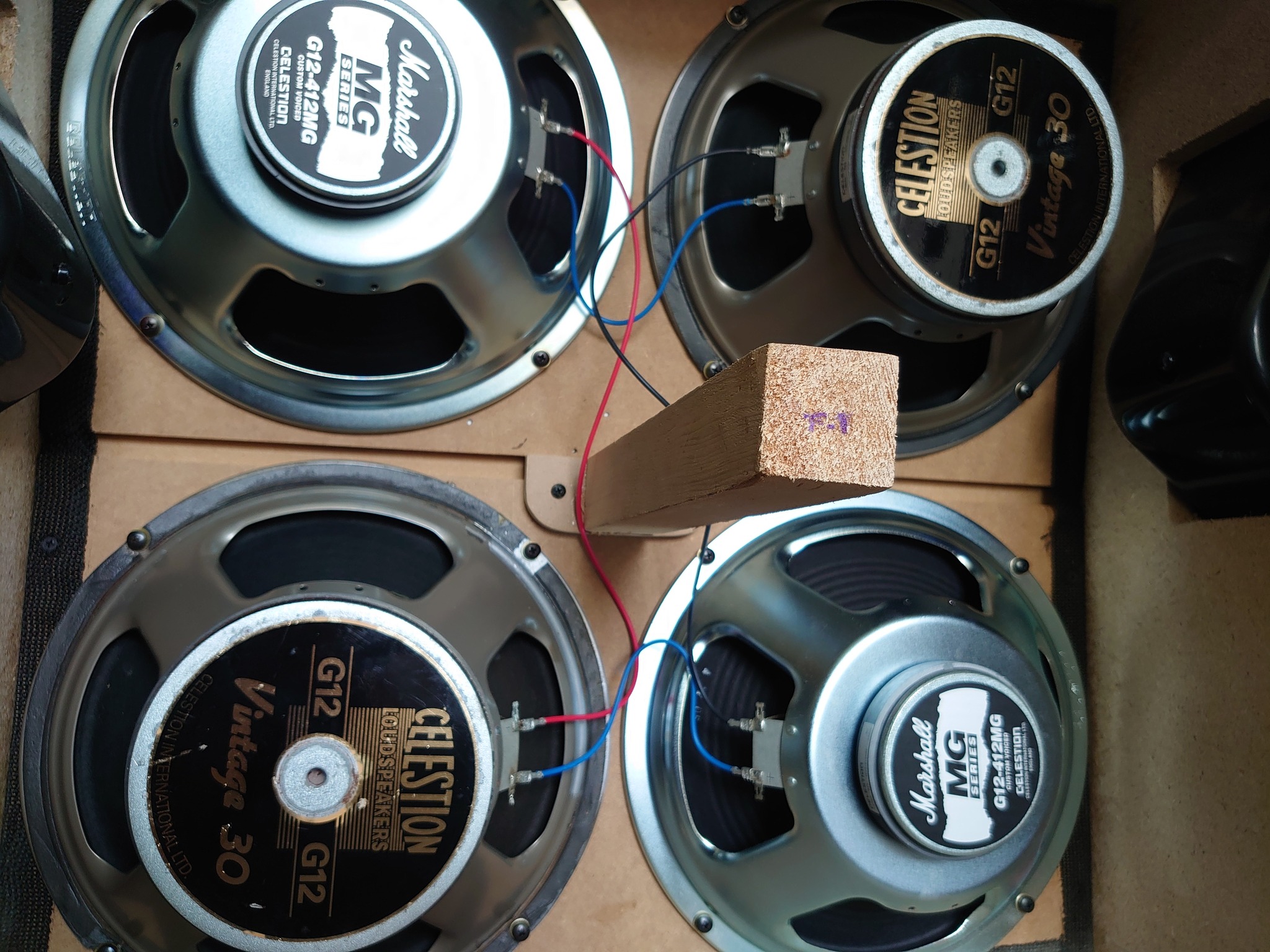 Are British V30s in the Marshall PPC212?