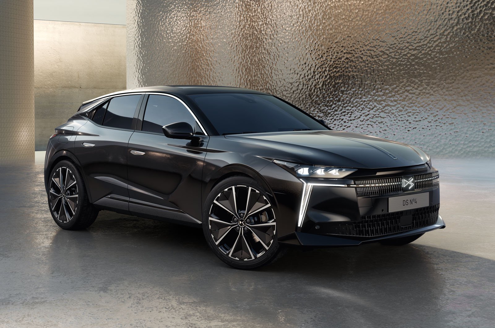 DS No4 Car Model Specifications and Features