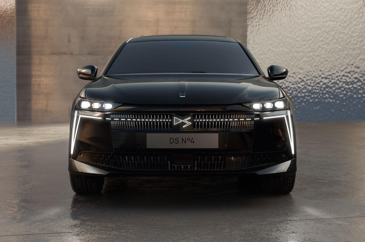 DS No4 Car Model Specifications and Features