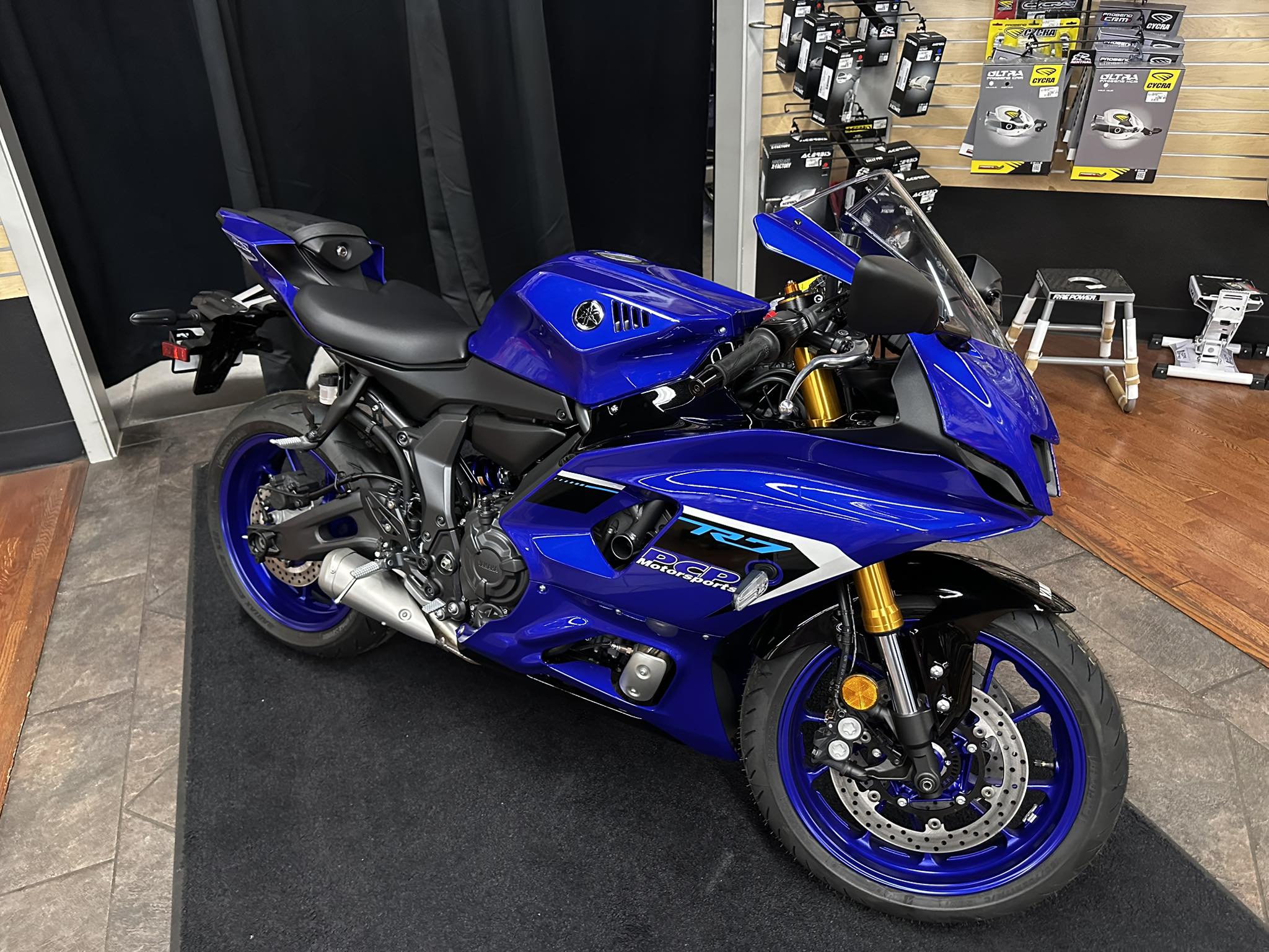 Does Woodcraft's clipon riser improve ergonomics on '24 Yamaha R7?