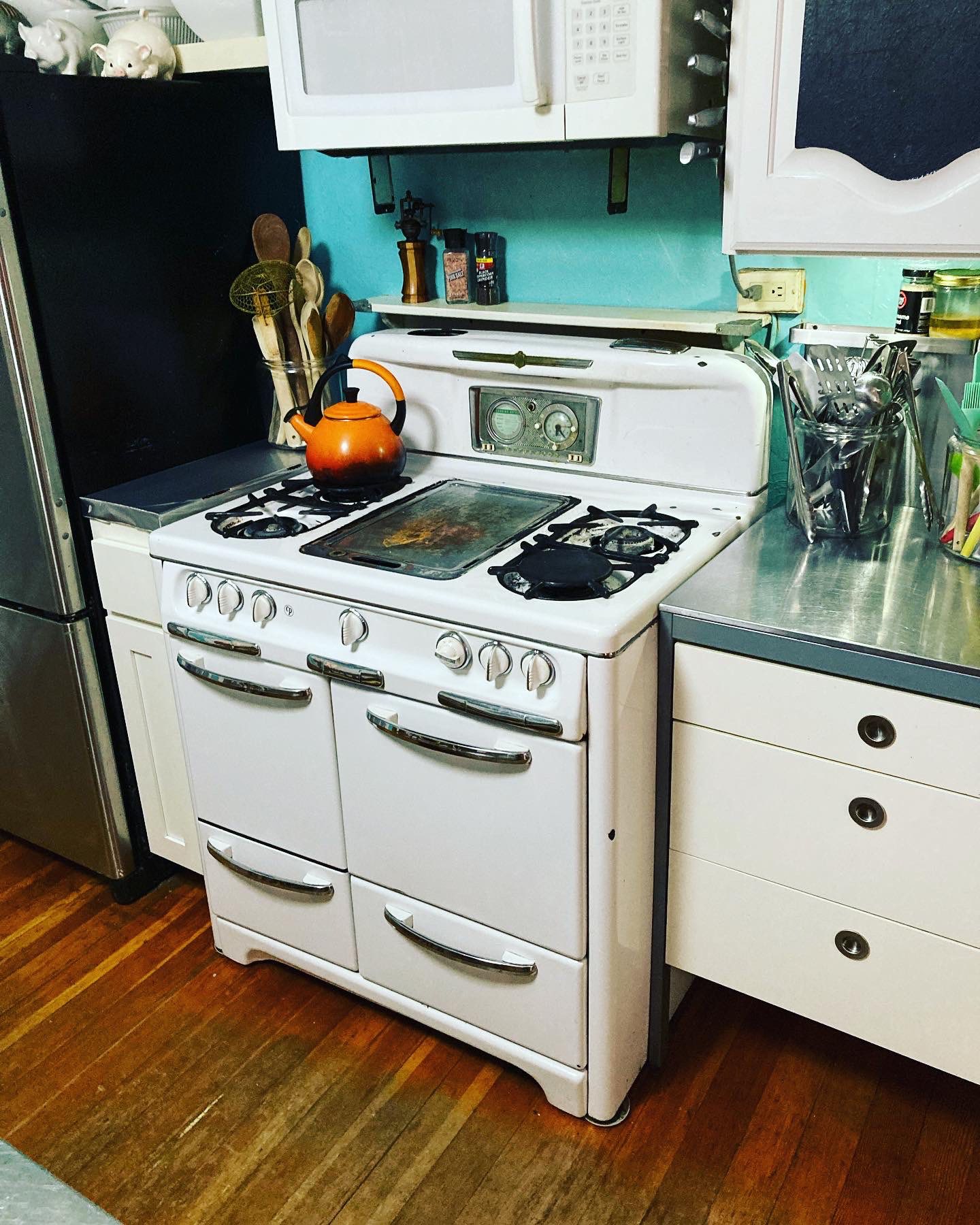 Our 125 yr old kitchen i ل . OOD ١ ๑00 ាលពន្បបបពោយាជន