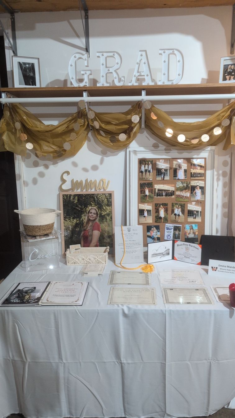 Decorate Graduation Memory Table
