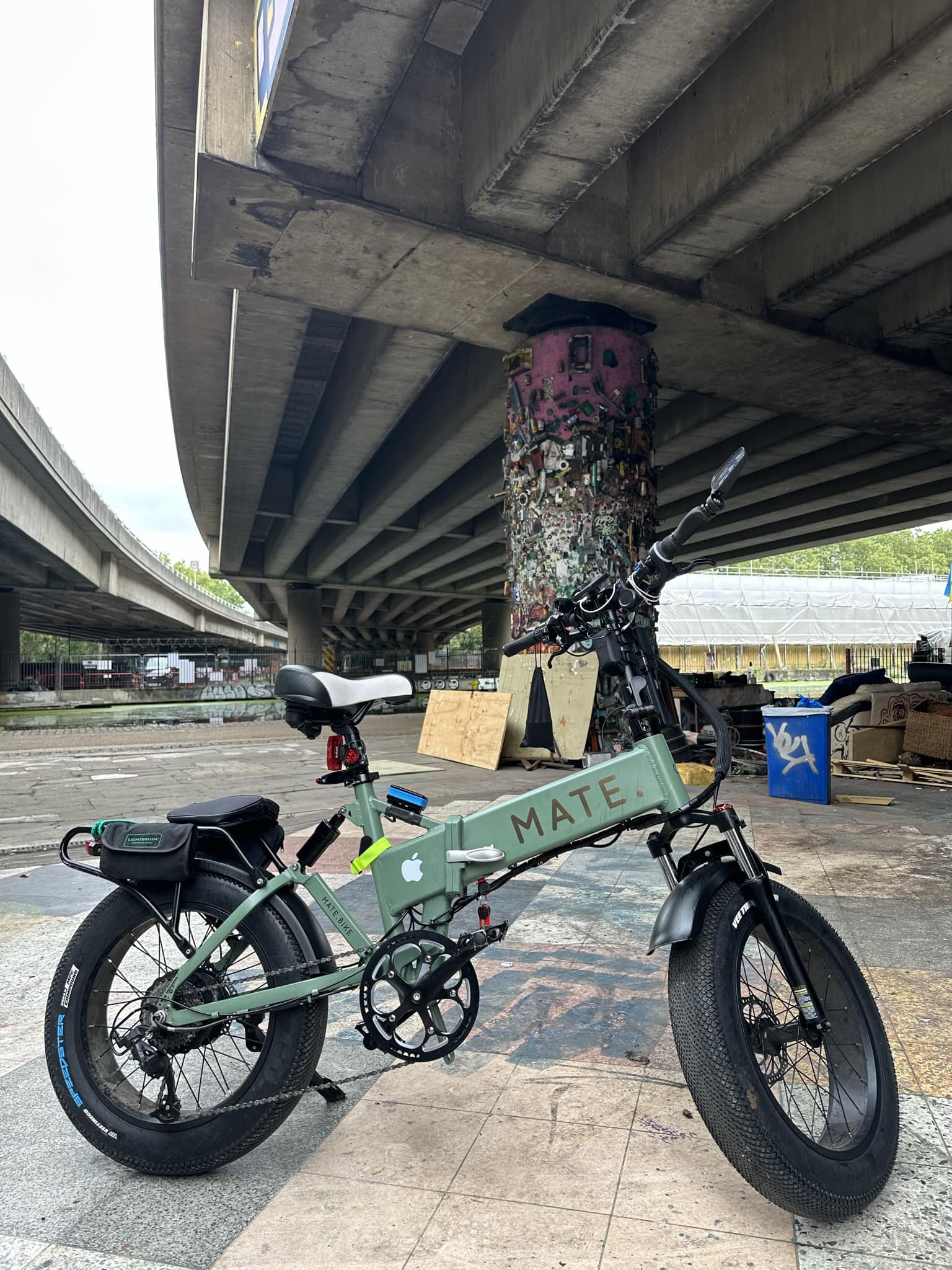 What are compatible fenders, accelerators, and rear shock 