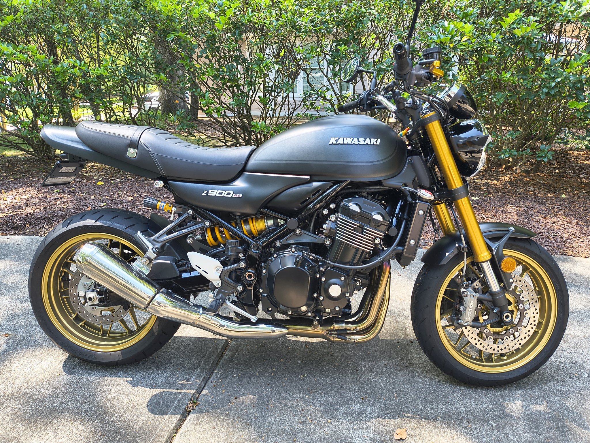 The Z900RS combines stunning retro styling with modern performance