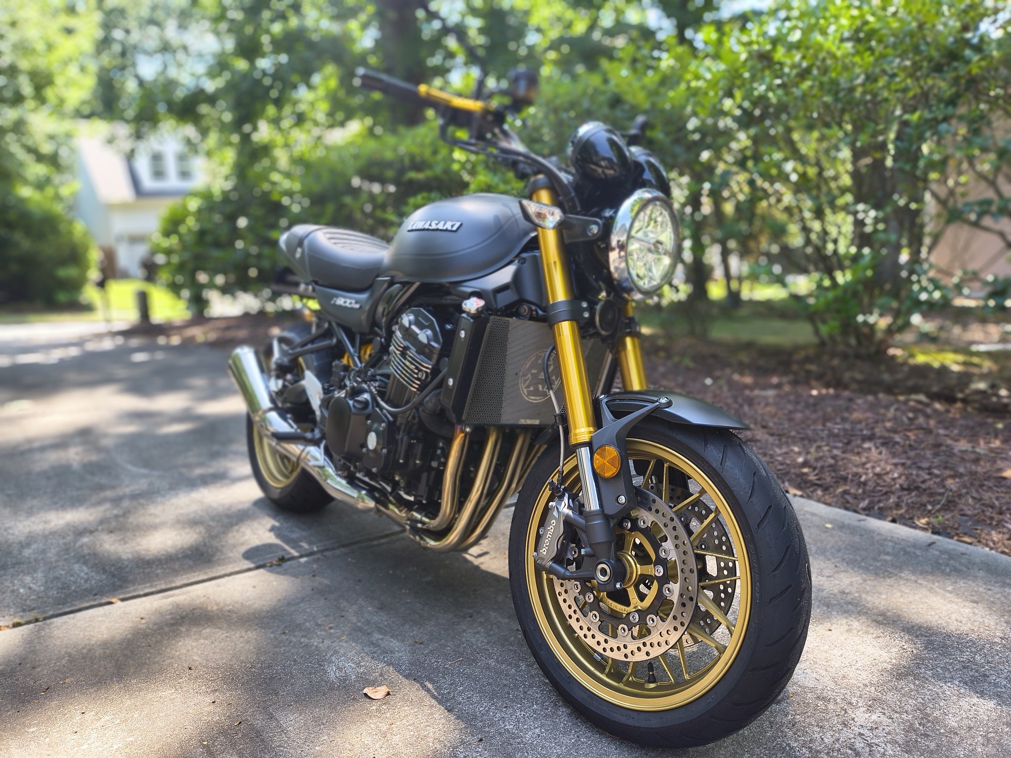 The Z900RS combines stunning retro styling with modern performance