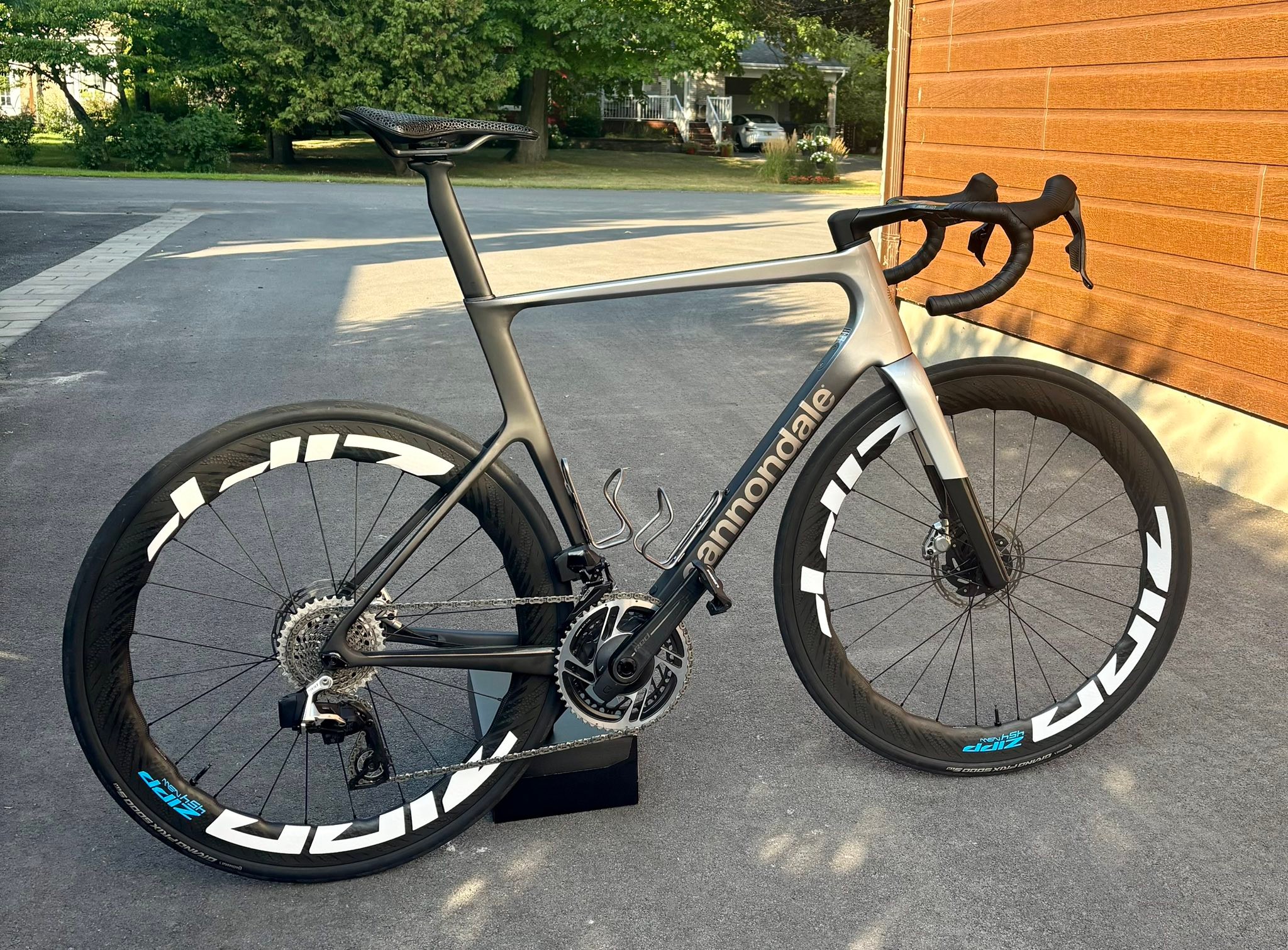 Cannondale hi-mod bike build with zipp wheels