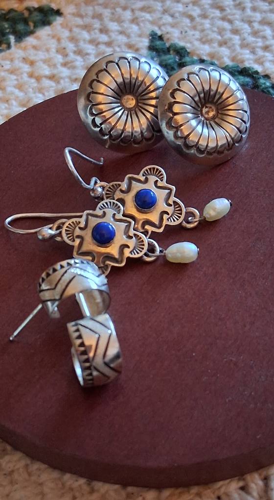 Identifying vintage turquoise and coral jewelry as Native American