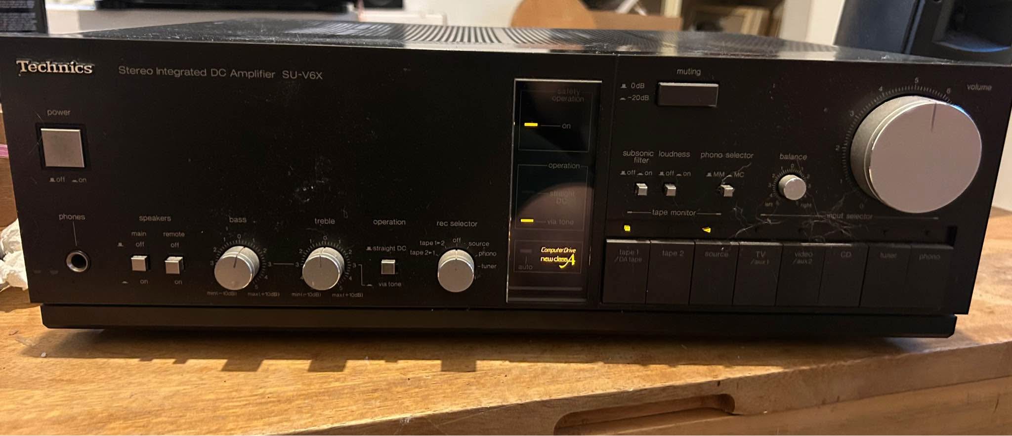 Technics SU-V6X Stereo Integrated Amp Power output: 100 watts per