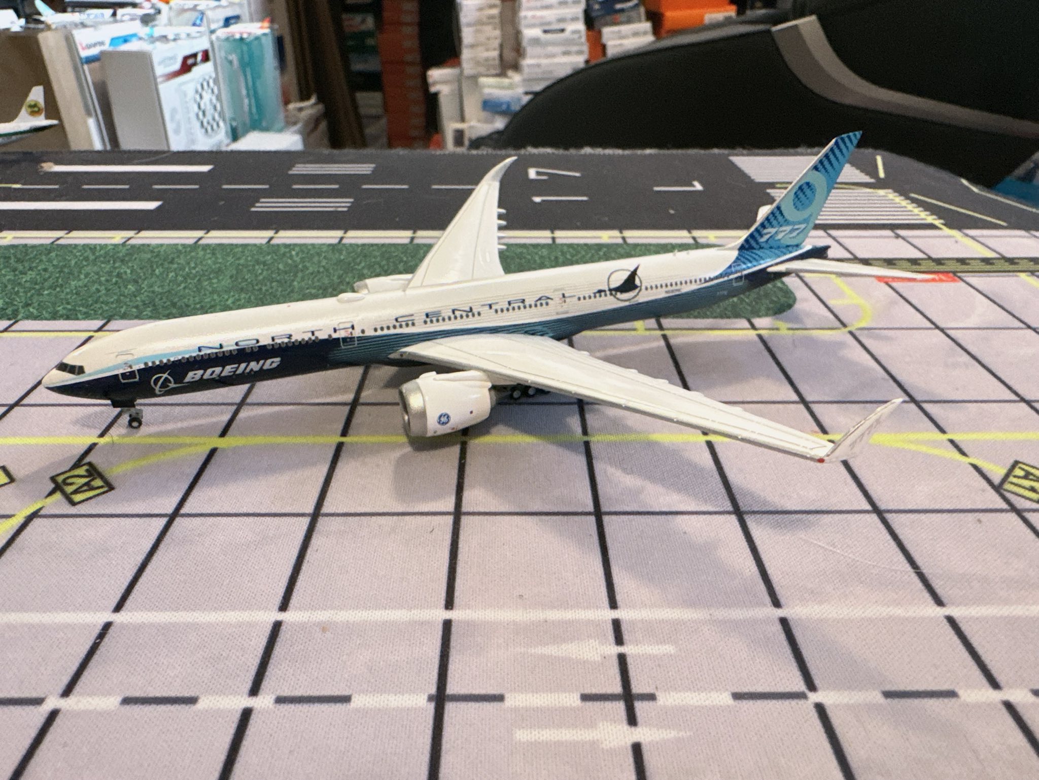 JC Wings 1:400 scale Boeing 777-9 Blue house colors, N779XW