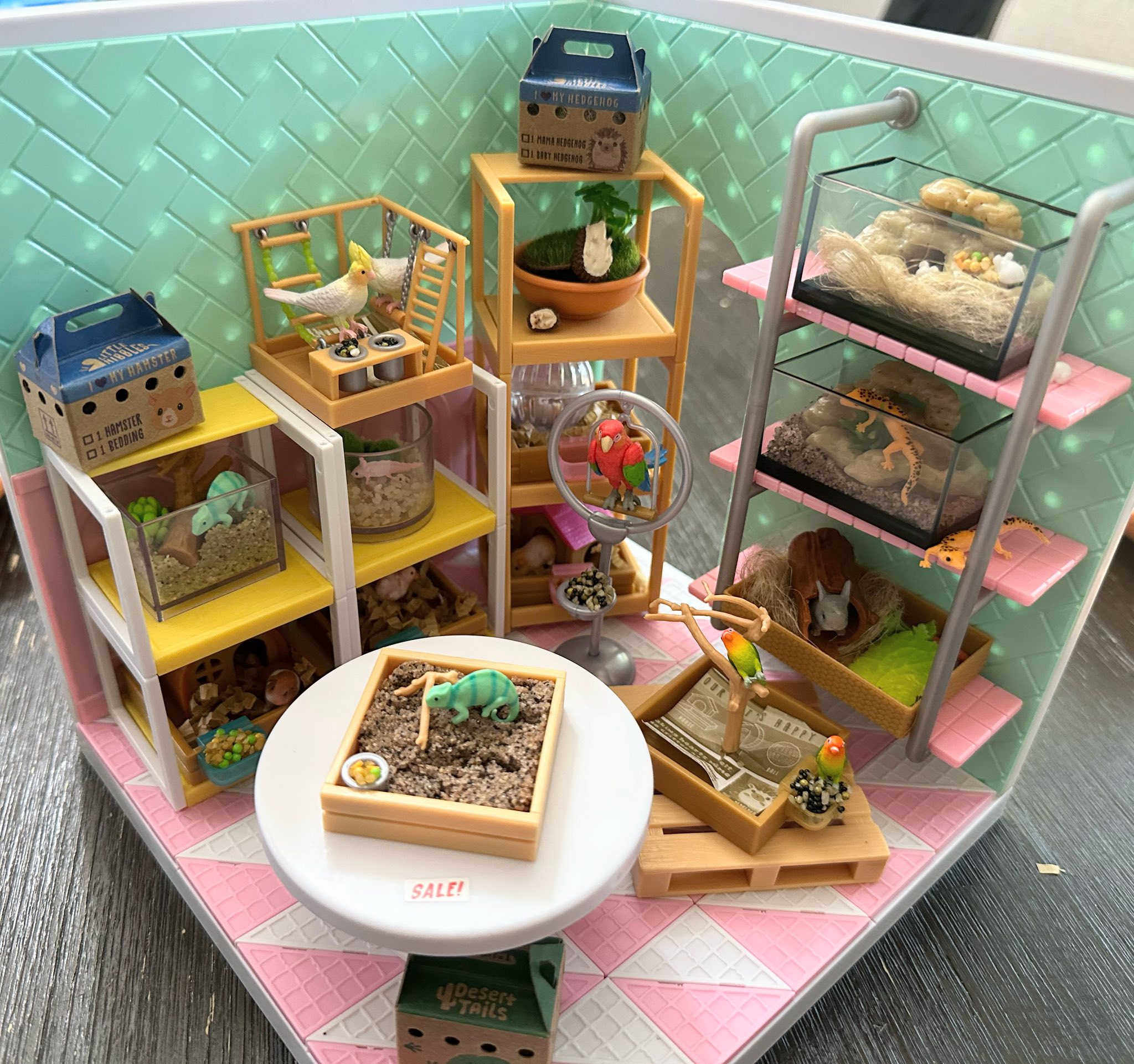 Miniverse pet shop creation with animal collection