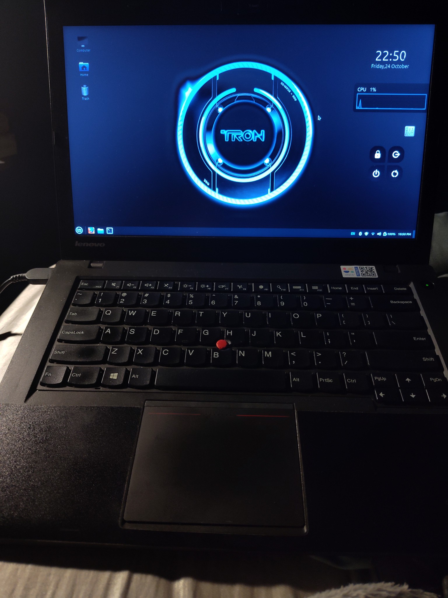 Thinkpad T440 with Linux Mint for work and photo editing