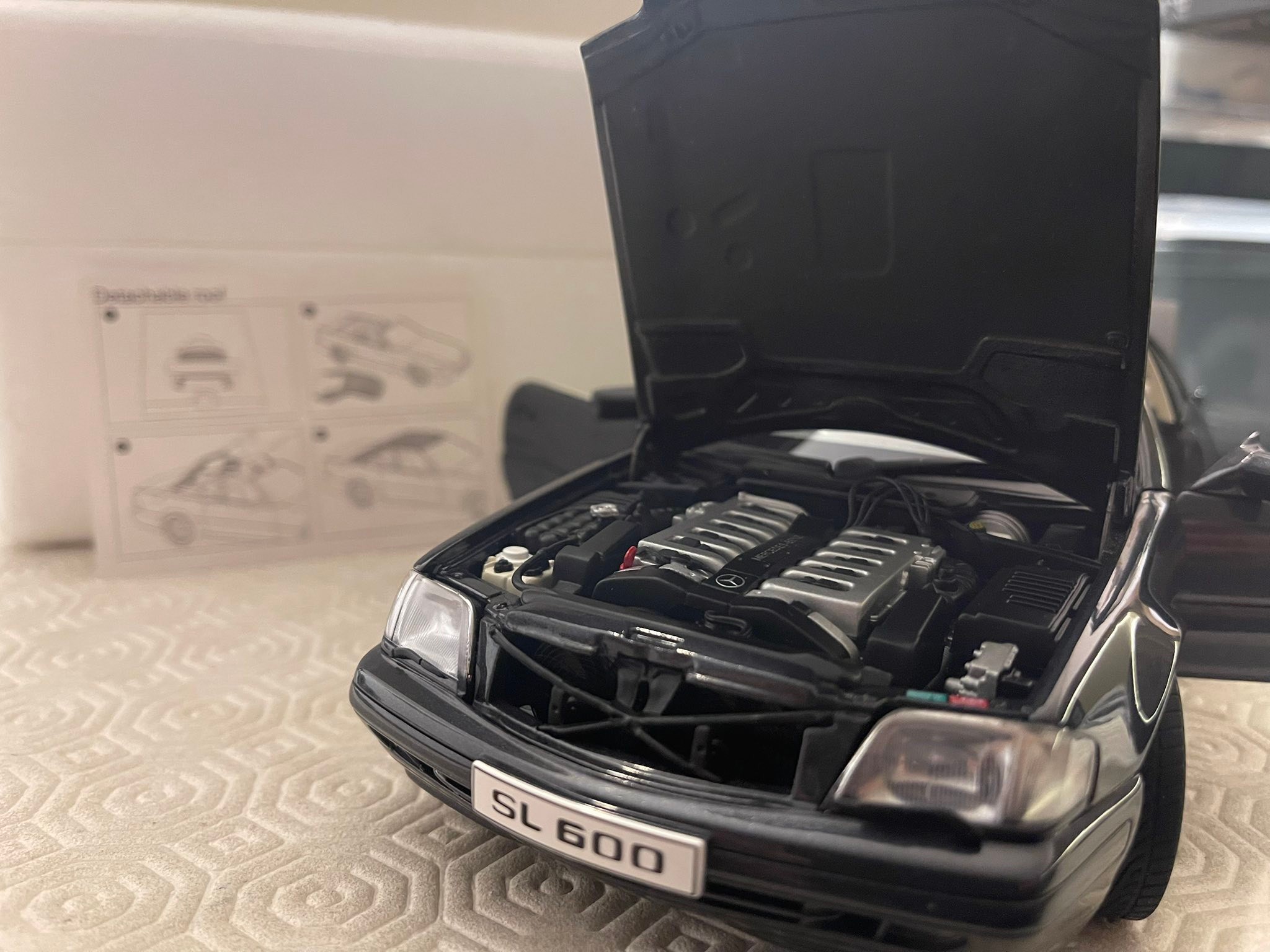Mercedes-Benz SL 600 1:18 scale model by Autoart
