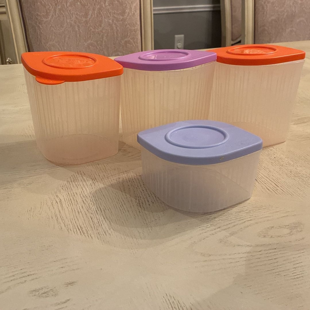 This set of Tupperware Fresh N Cool food storage containers comes